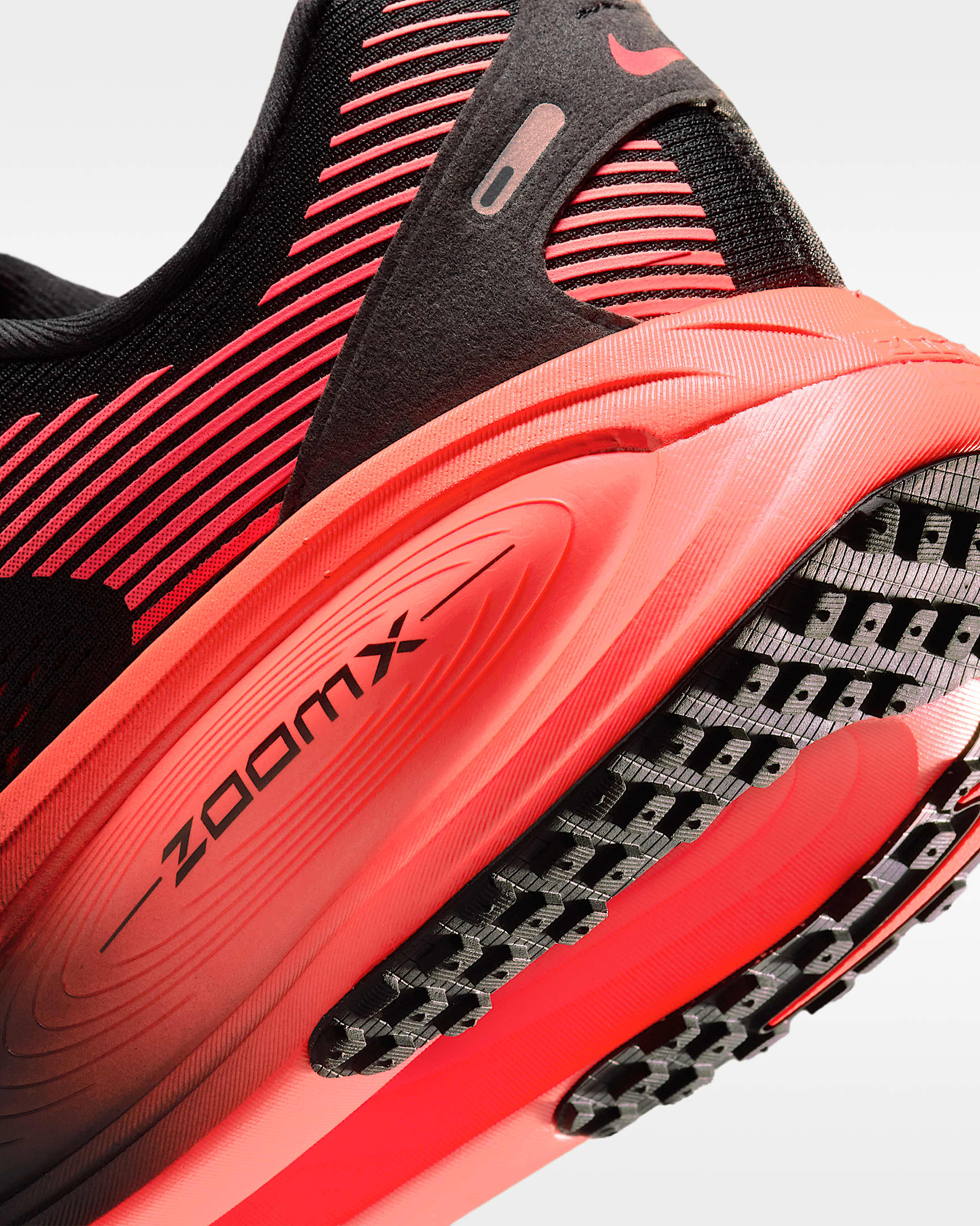 Nike Vomero 18 Men's Road Running Shoes - Black/University Red/Anthracite/Bright Crimson