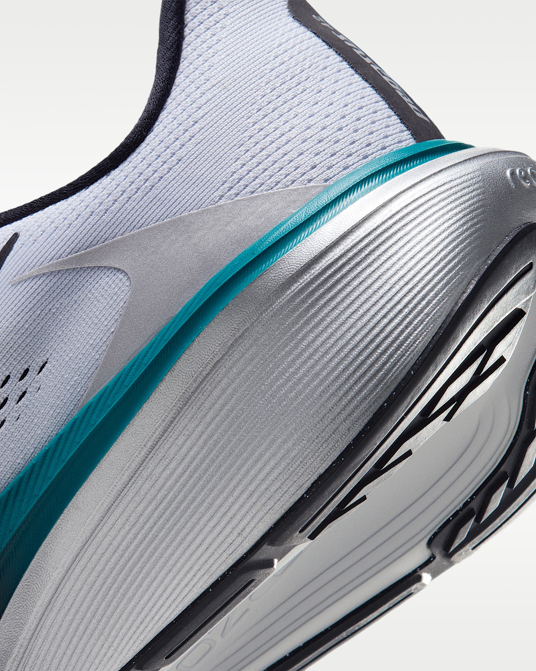 Nike Pegasus 42 Straßenlaufschuh für Herren - Football Grey/Bright Spruce/Metallic Silver/Schwarz