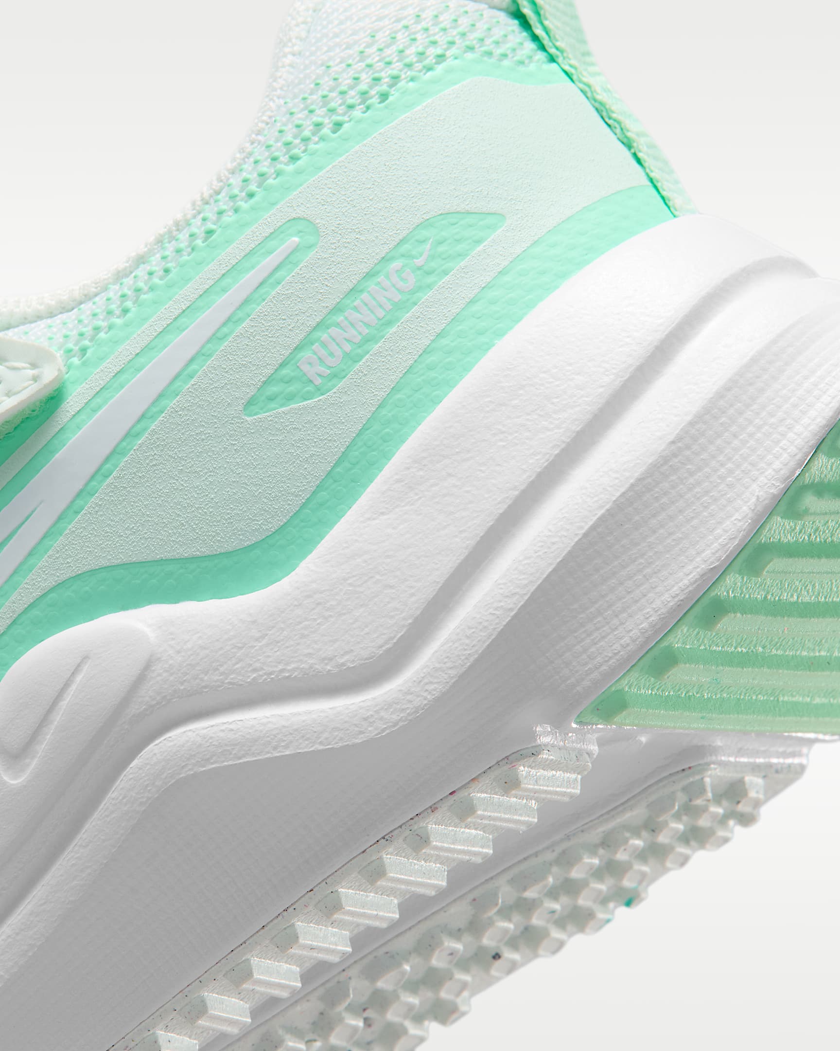 Nike Cosmic Runner Schuh (jüngere Kinder) - Barely Green/Arctic Green/Weiß
