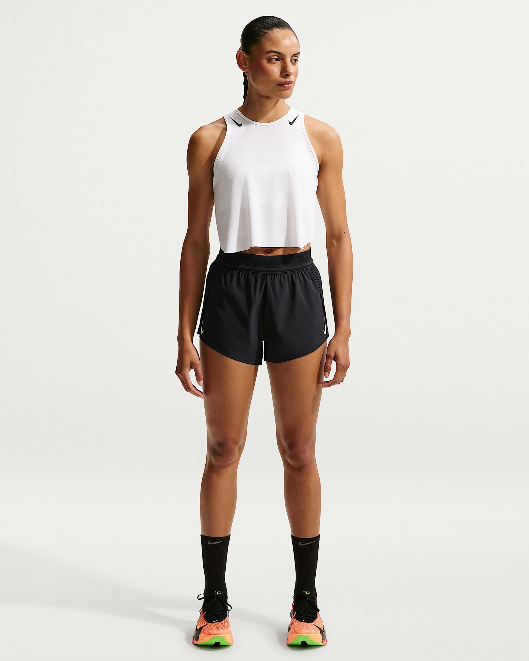 Nike AeroSwift Dri-FIT ADV Laufshorts mit mittelhohem Bund und Innenslip (Damen, ca. 7,5 cm) - Schwarz/Weiß