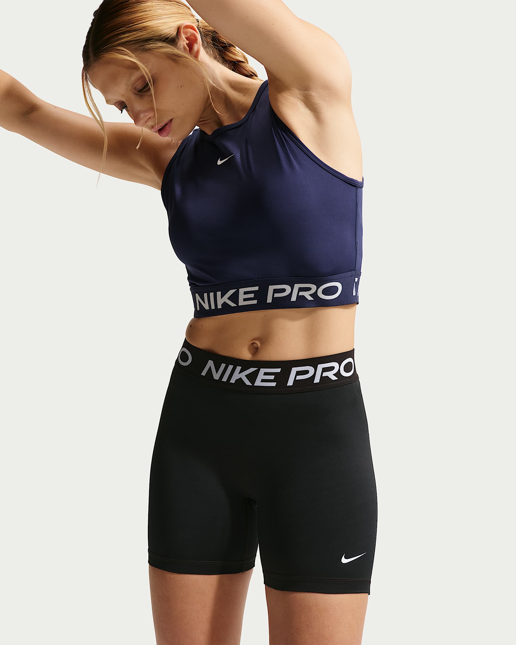 Nike Pro 365 Women's 12.5cm (Approx.) Mid-Rise Shorts - Black/White