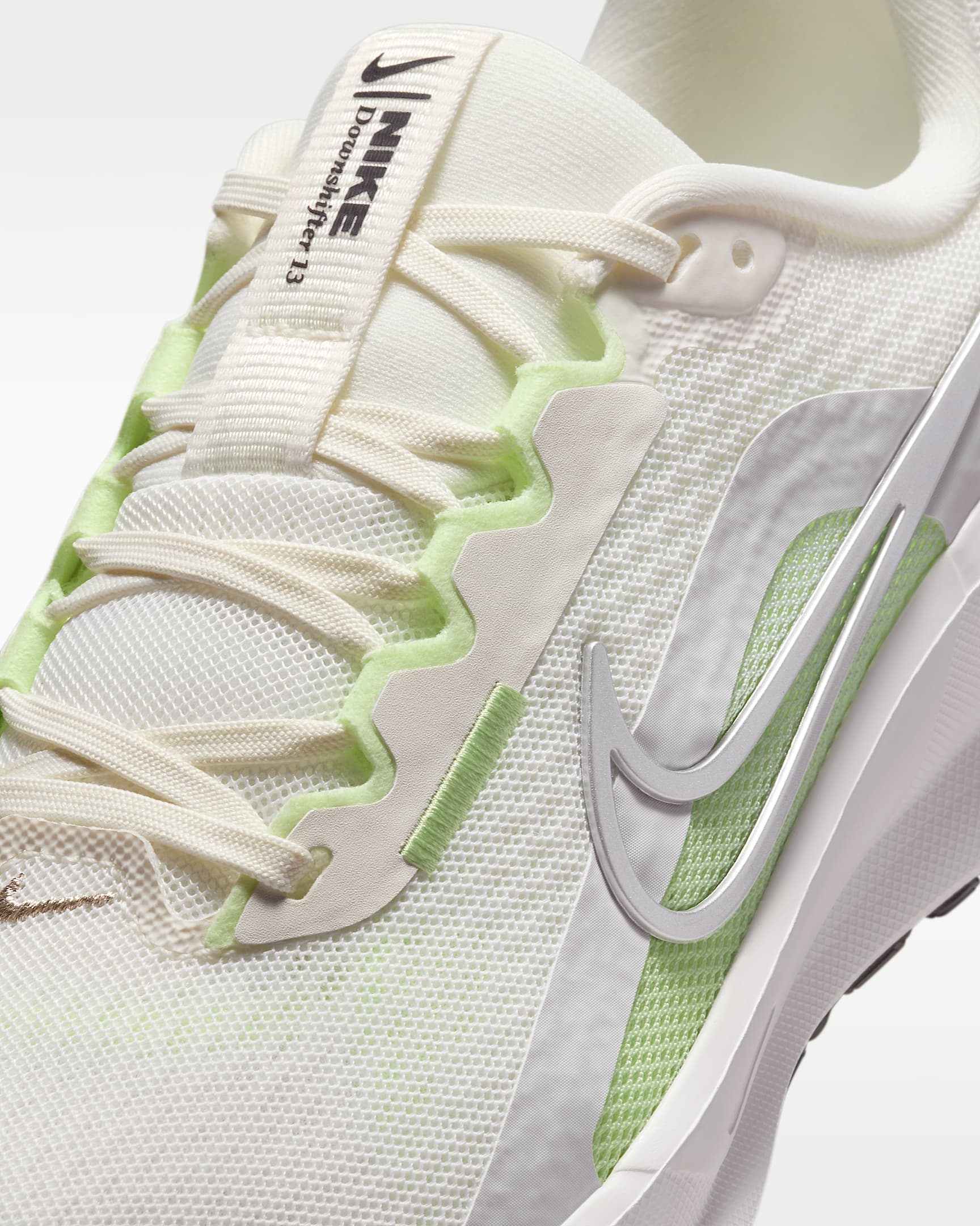 Tenis de correr en pavimento para mujer Nike Downshifter 13 - Vela/Polvo fotón/Blanco cumbre/Plata metalizado