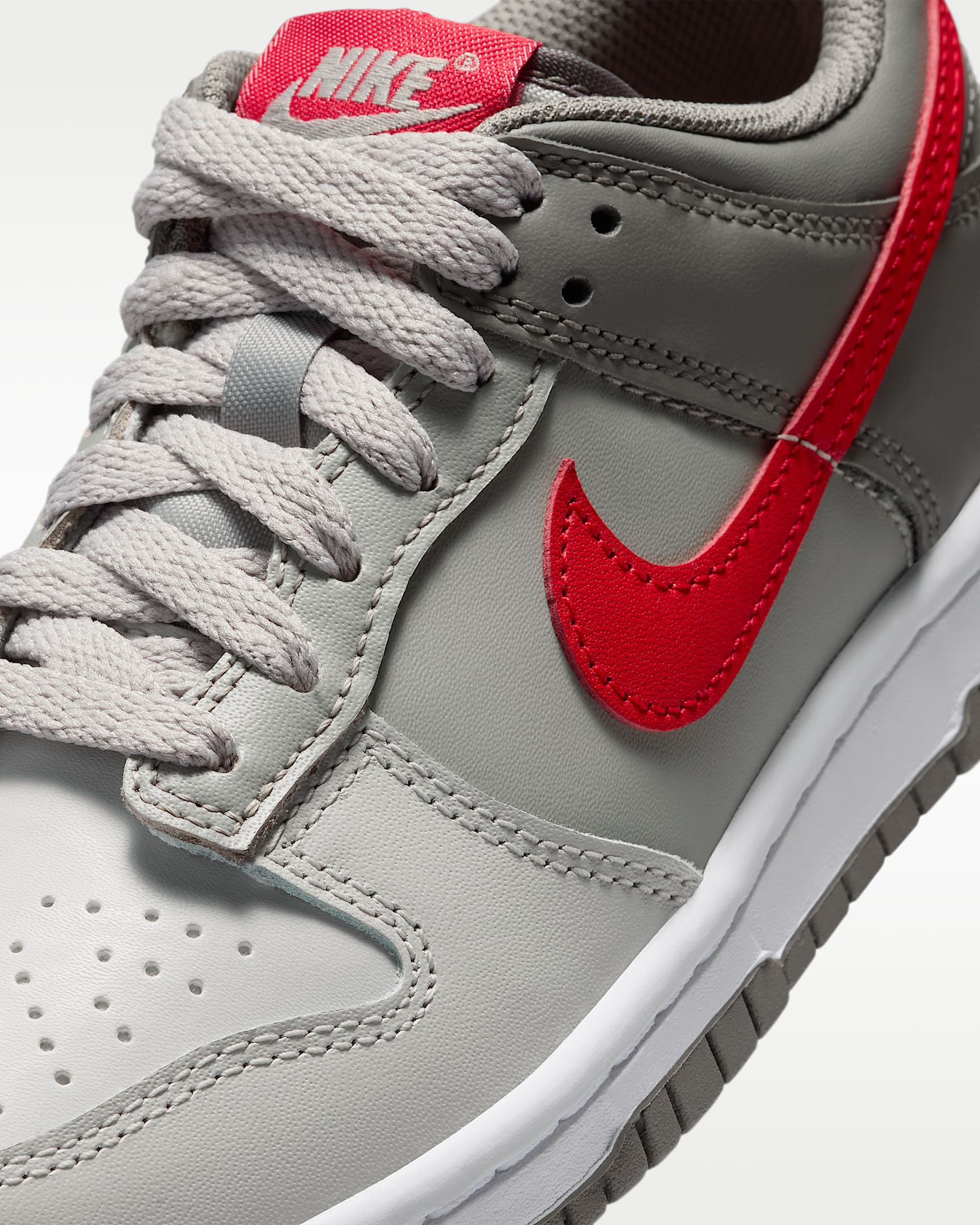 Tenis para niños grandes Nike Dunk Low - Adoquín/Gris suave/Plata noche/Rojo universitario