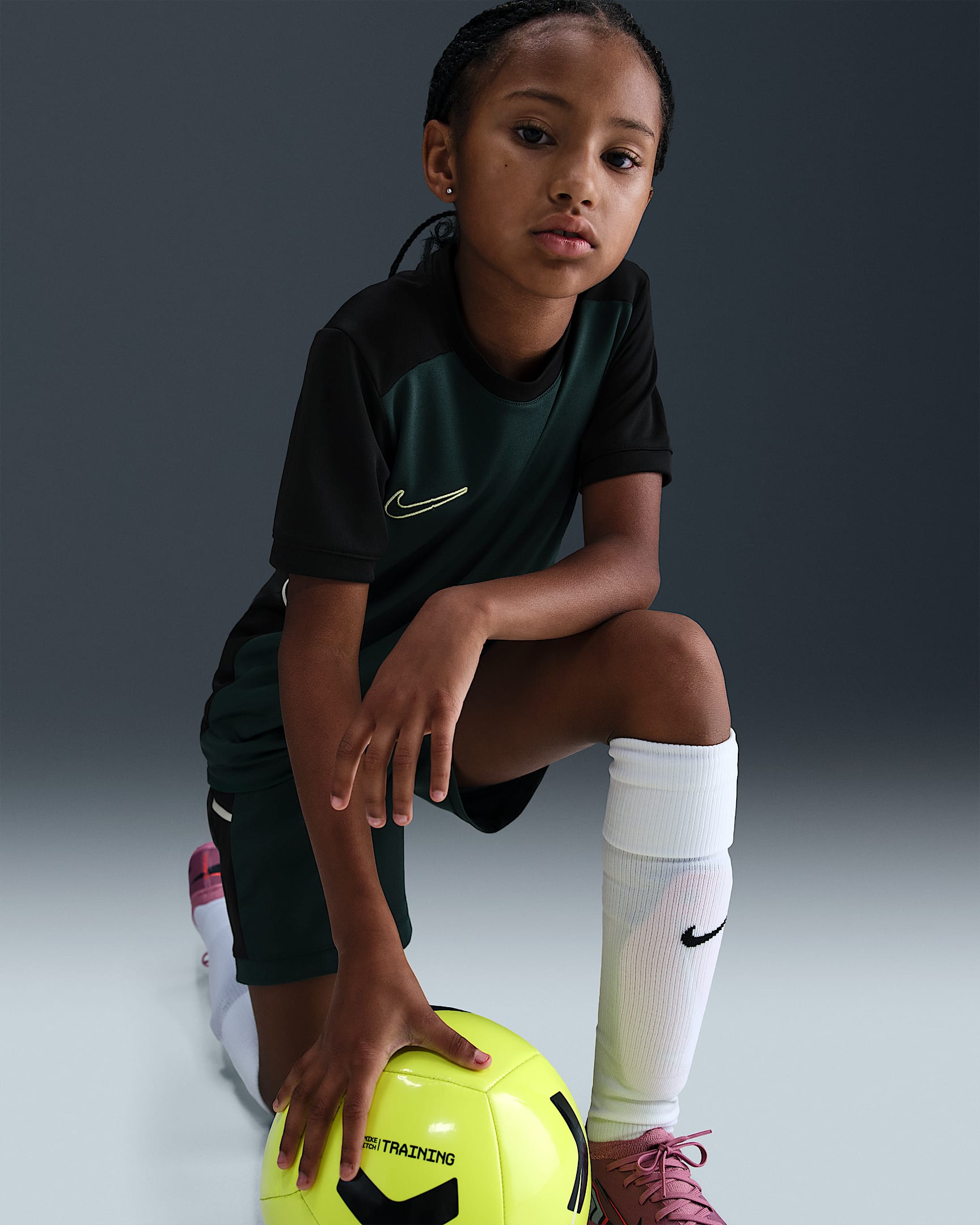 Nike Academy Dri-FIT Genç Çocuk Futbol Üstü - Seaweed/Siyah/Limelight/Limelight