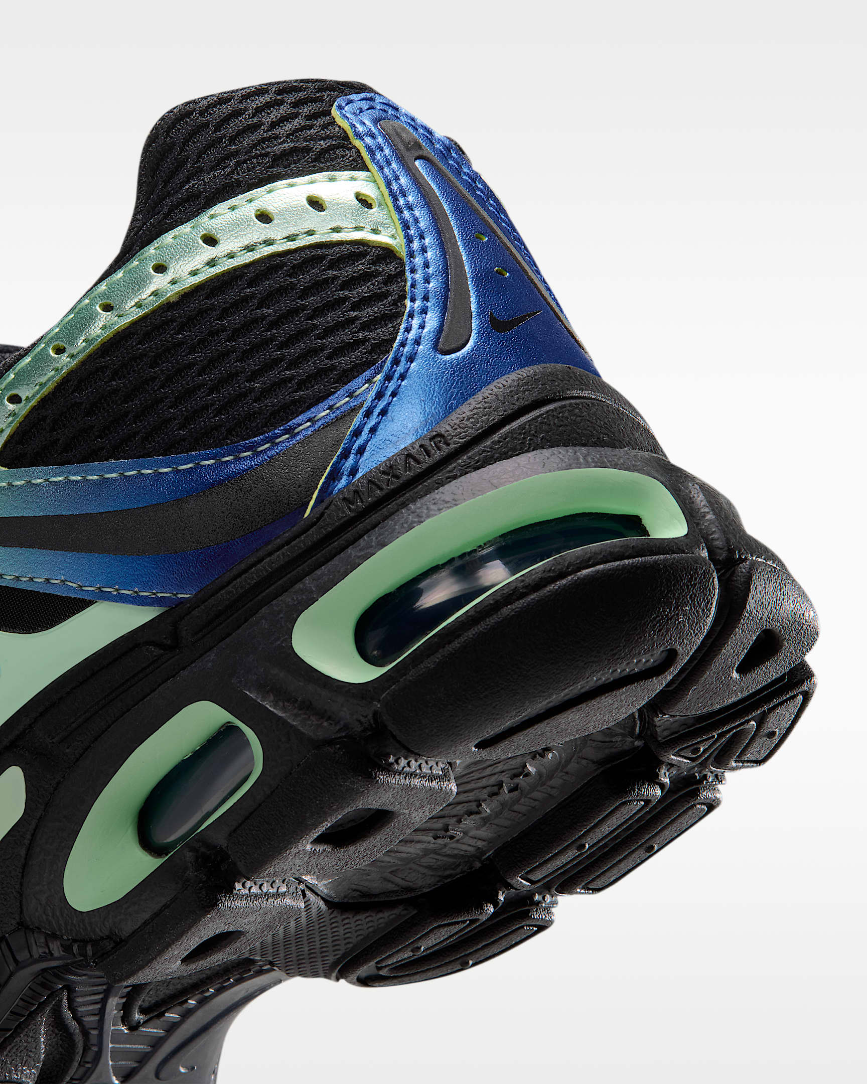 Chaussures Nike Air Max Moto 2K pour femme - Noir/Metallic Silver/Old Royal/Cucumber Calm