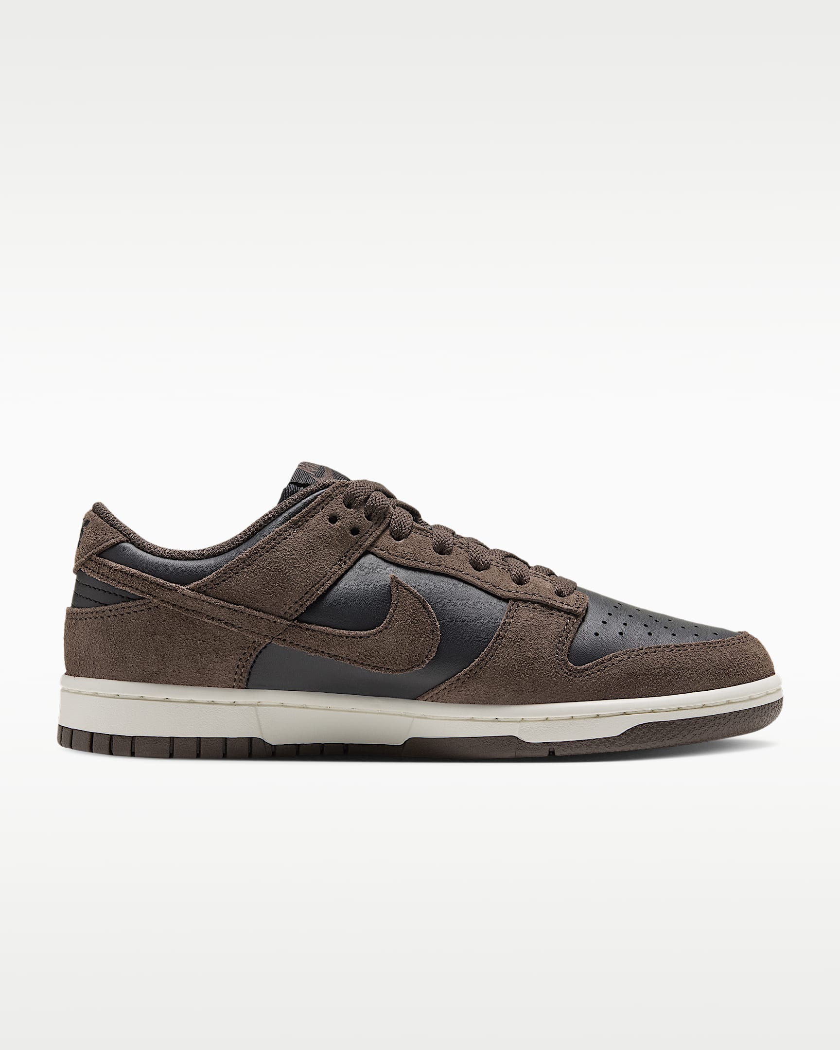Chaussure Nike Dunk Low Suede pour femme - Noir/Sail/Metallic Silver/Baroque Brown