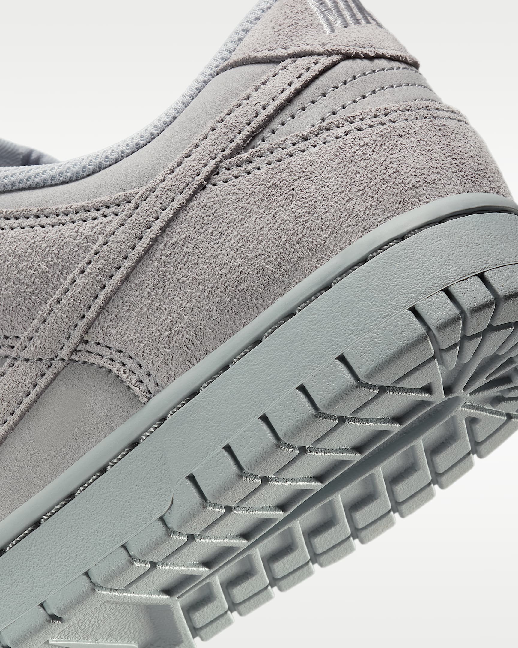 Nike Dunk Low Retro SE Men's Shoes - Wolf Grey/Wolf Grey