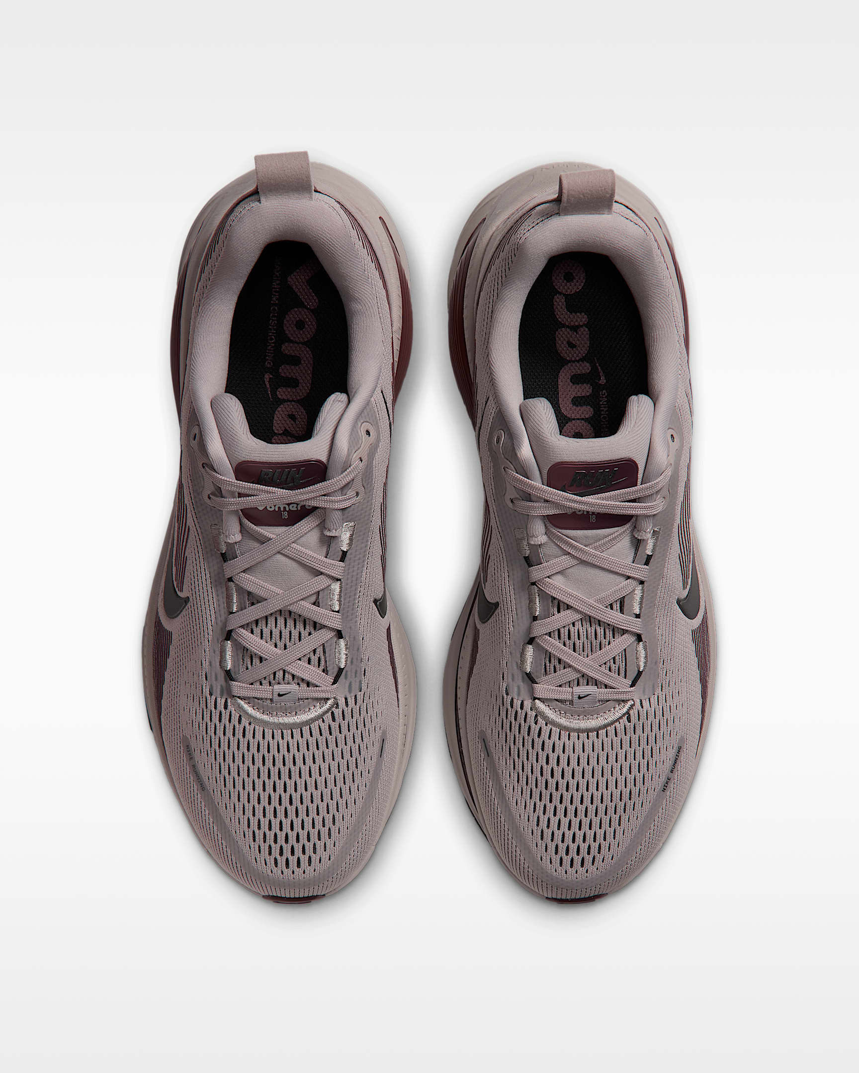 Scarpa da running su strada Nike Vomero 18 – Uomo - College Grey/Light Boulder/Burgundy Crush/Nero