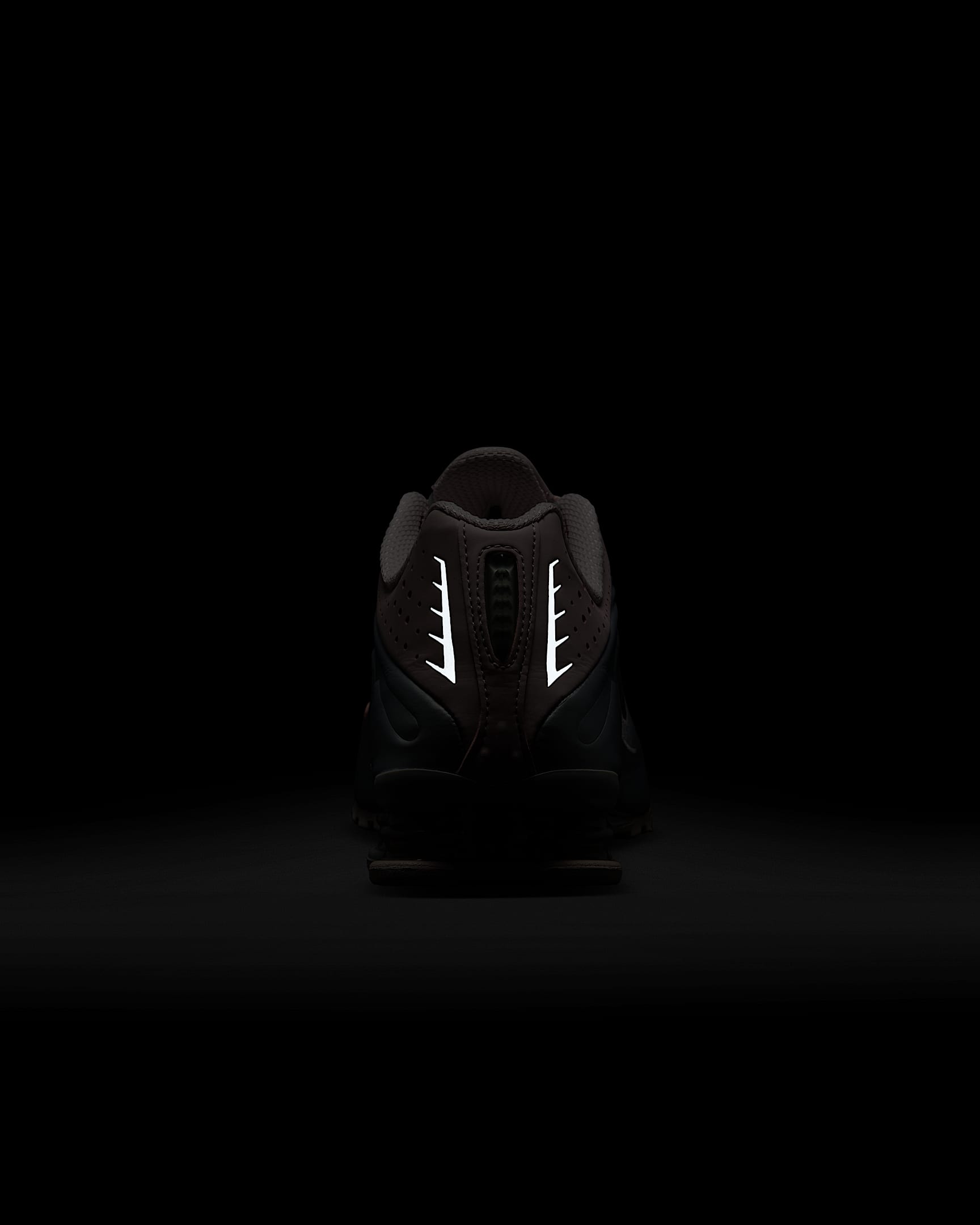 Tenis para mujer Nike Shox R4 - Rosa ligero/Platino metalizado