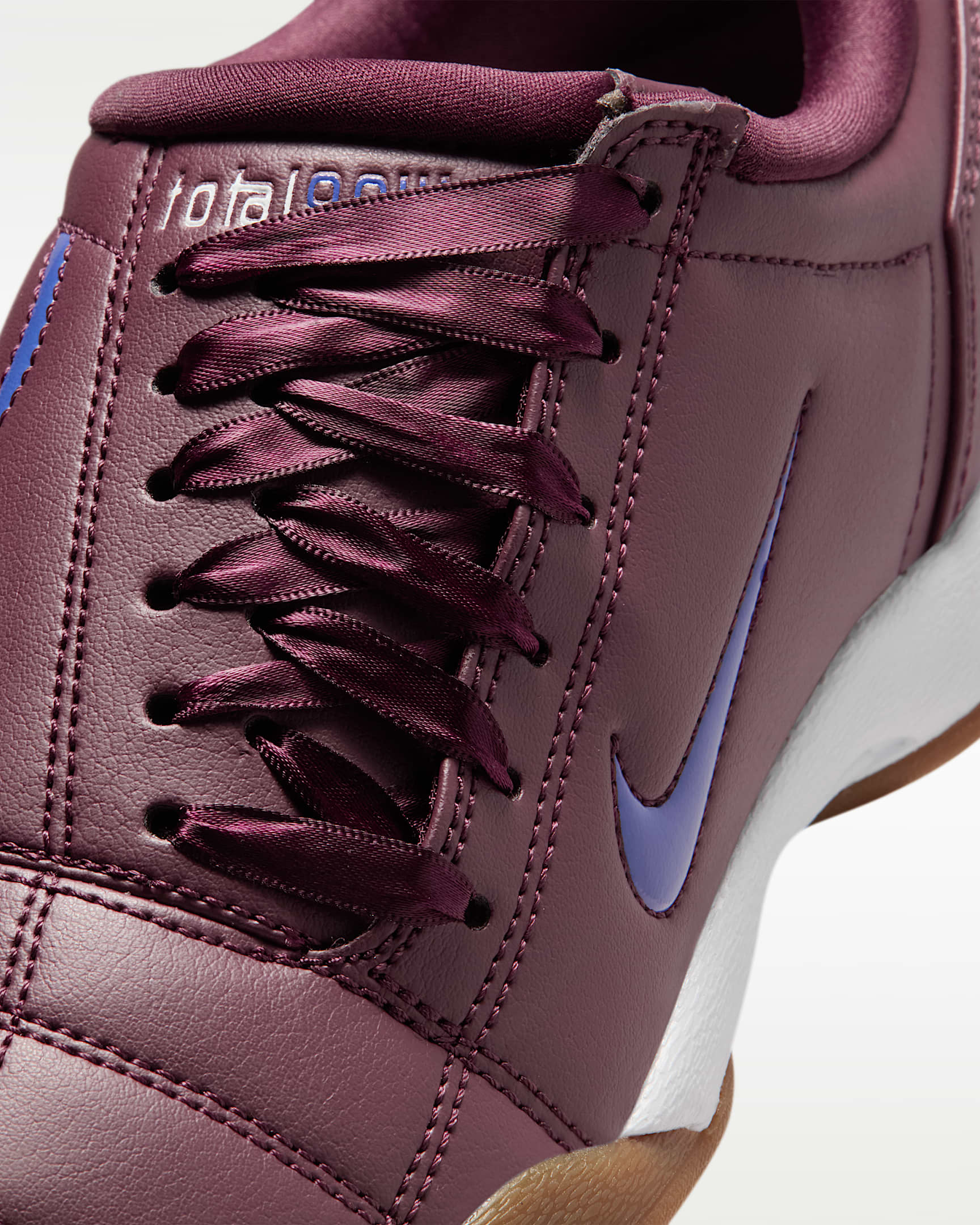 Nike Total 90 Schuh (Damen) - Burgundy Crush/Weiß/Gum Medium Brown/Lapis