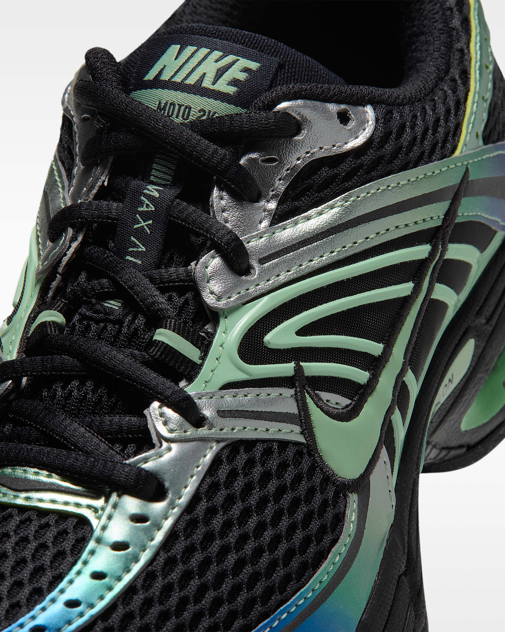 Chaussures Nike Air Max Moto 2K pour femme - Noir/Metallic Silver/Old Royal/Cucumber Calm