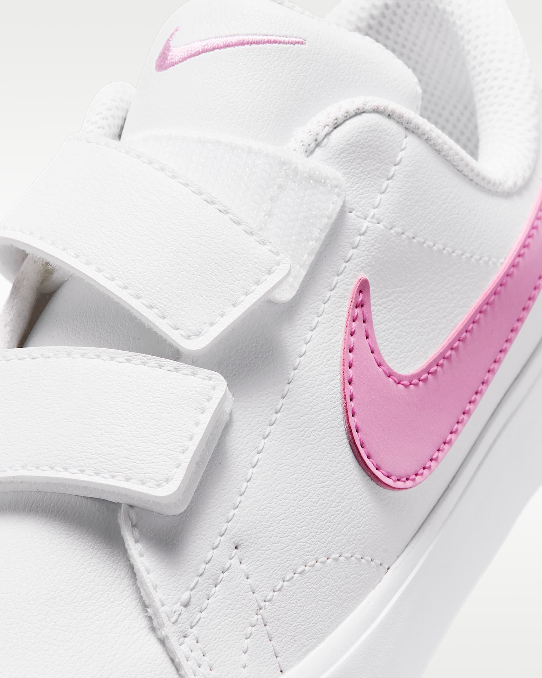 Nike Tennis Essential cipő kisgyerekeknek - Fehér/Fehér/Pink Rise