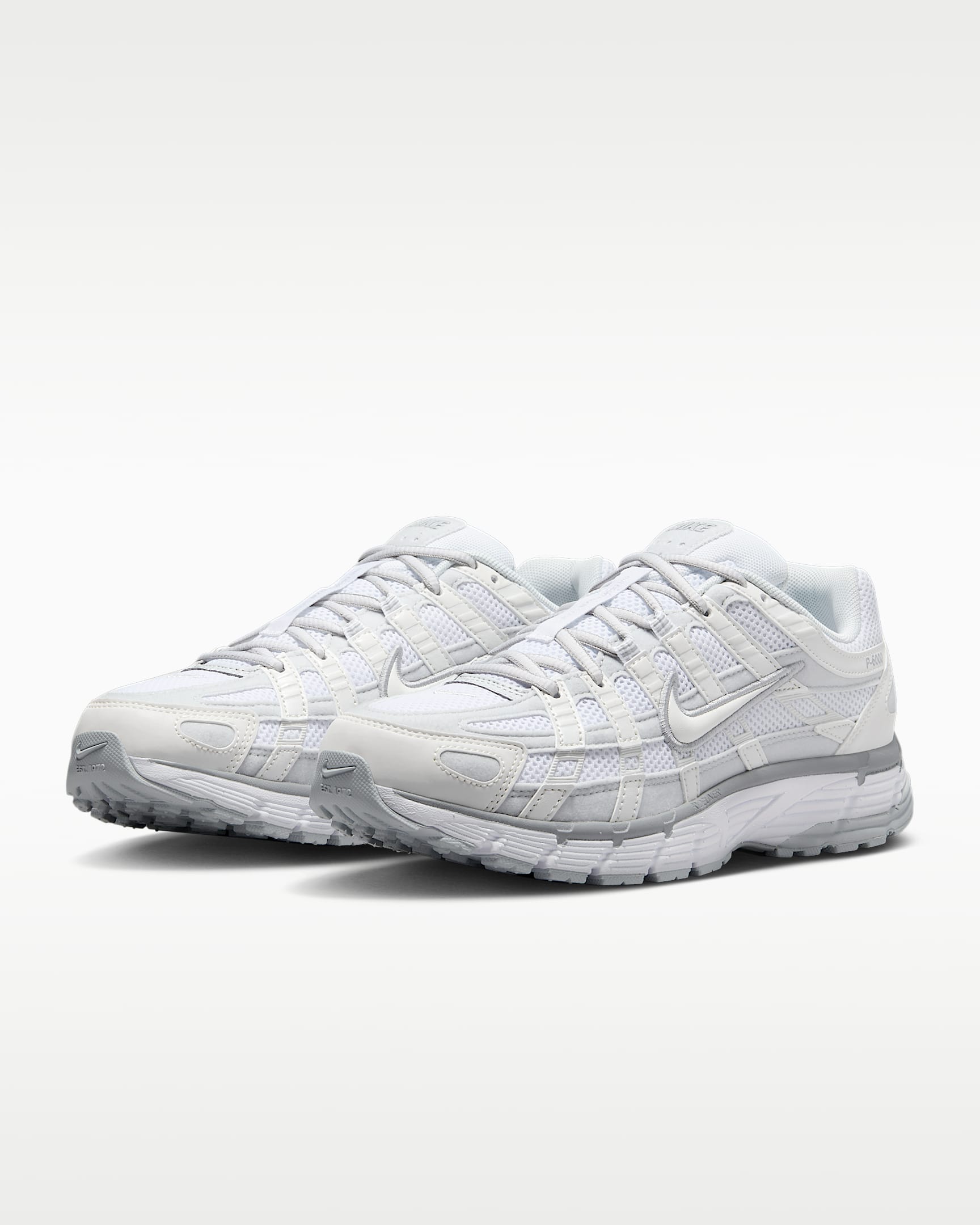Nike P-6000 Schuh (Damen) - Metallic Summit White/Pure Platinum/Wolf Grey/Weiß