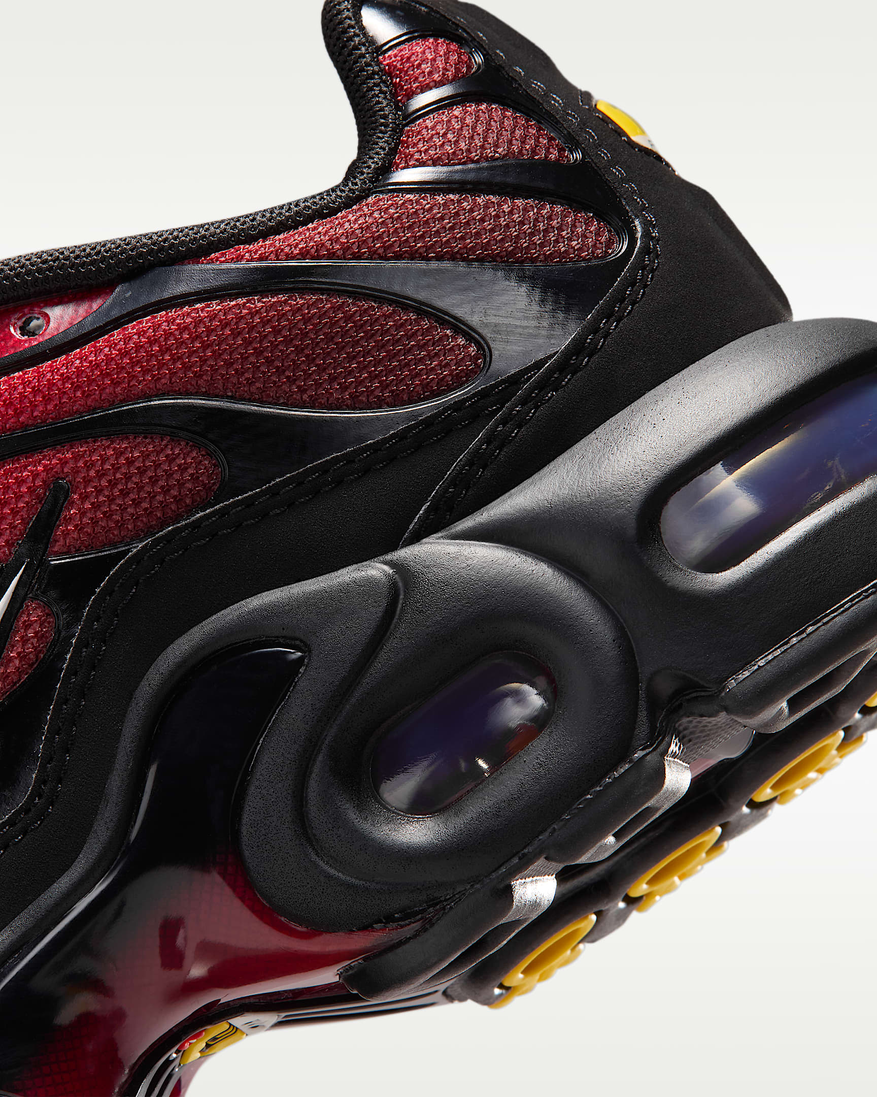 Chaussure Nike Air Max Plus pour ado - Tough Red/Noir/Mystic Dates/Grey Fog
