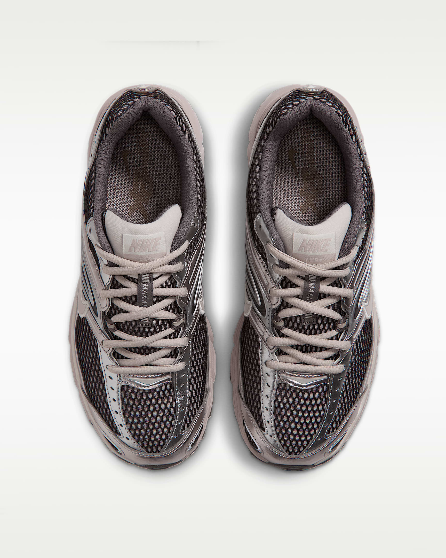 Chaussure avec détails réfléchissants Nike Air Max Moto 2K pour femme - Cave Stone/Enigma Stone/Metallic Silver/Cream II