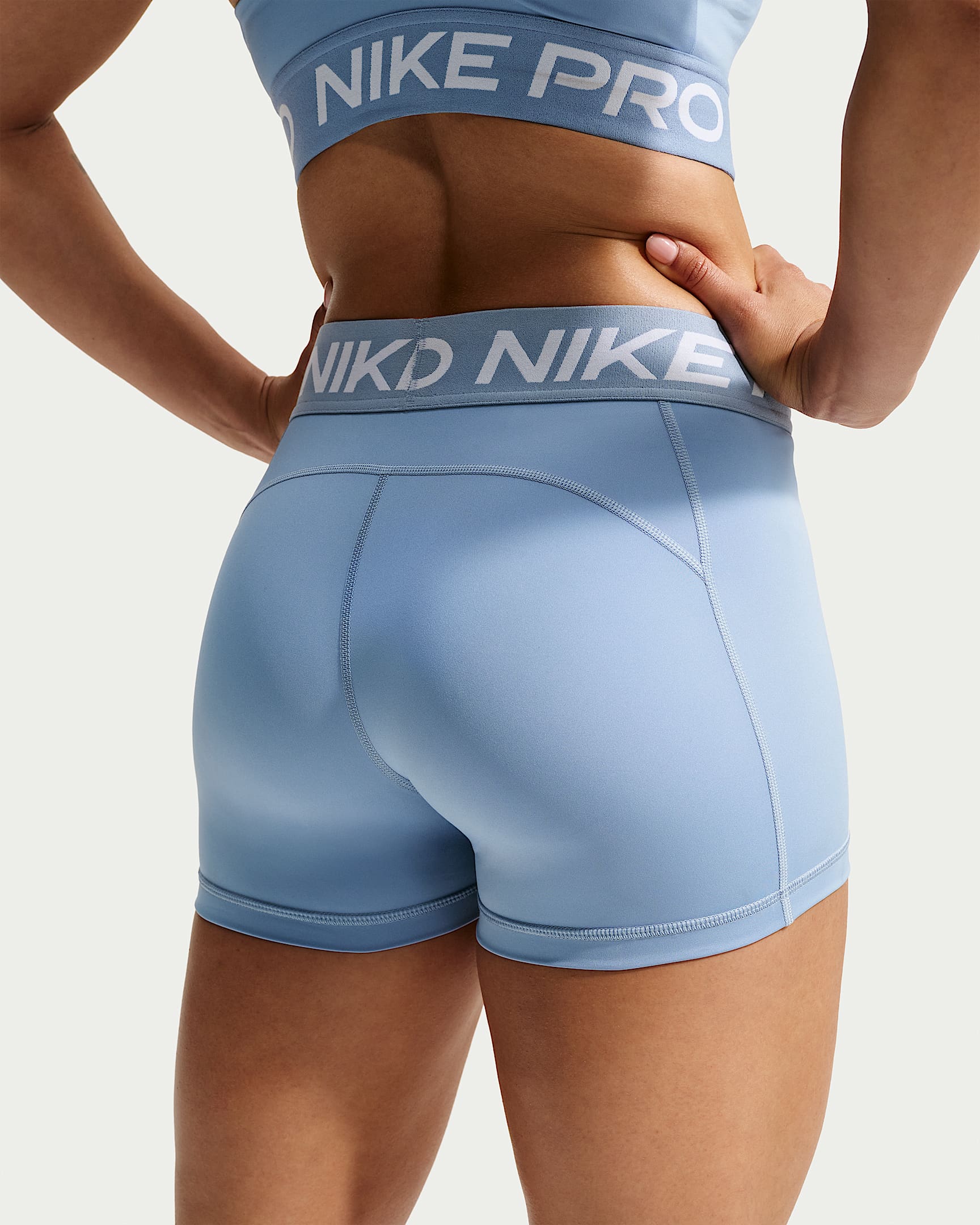 Cykelshorts Nike Pro med medelhög midja 8 cm för kvinnor - Work Blue/Vit