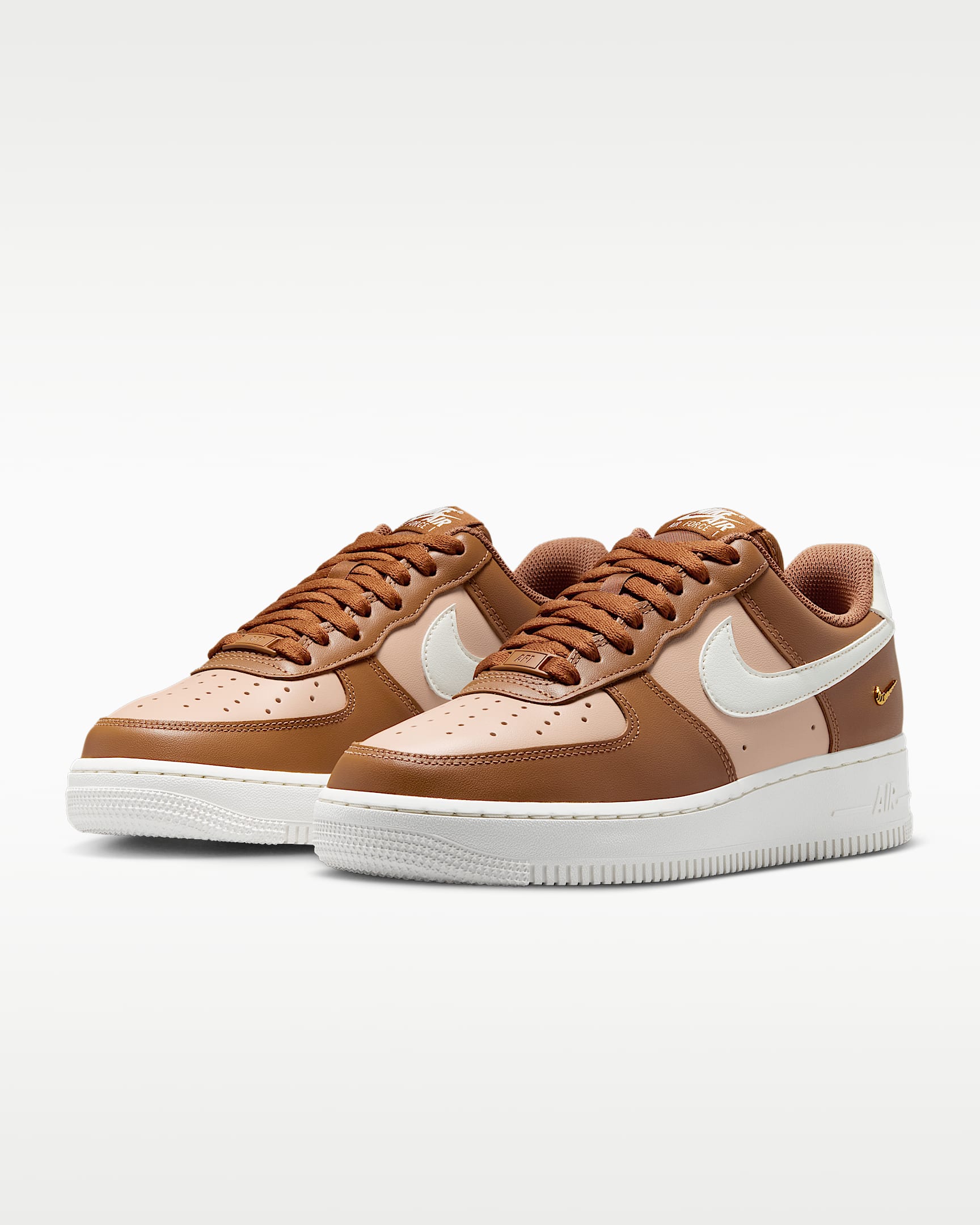 Tenis Nike Air Force 1 '07 para mujer - Tostado británico claro/Cáñamo/Oro metalizado/Vela