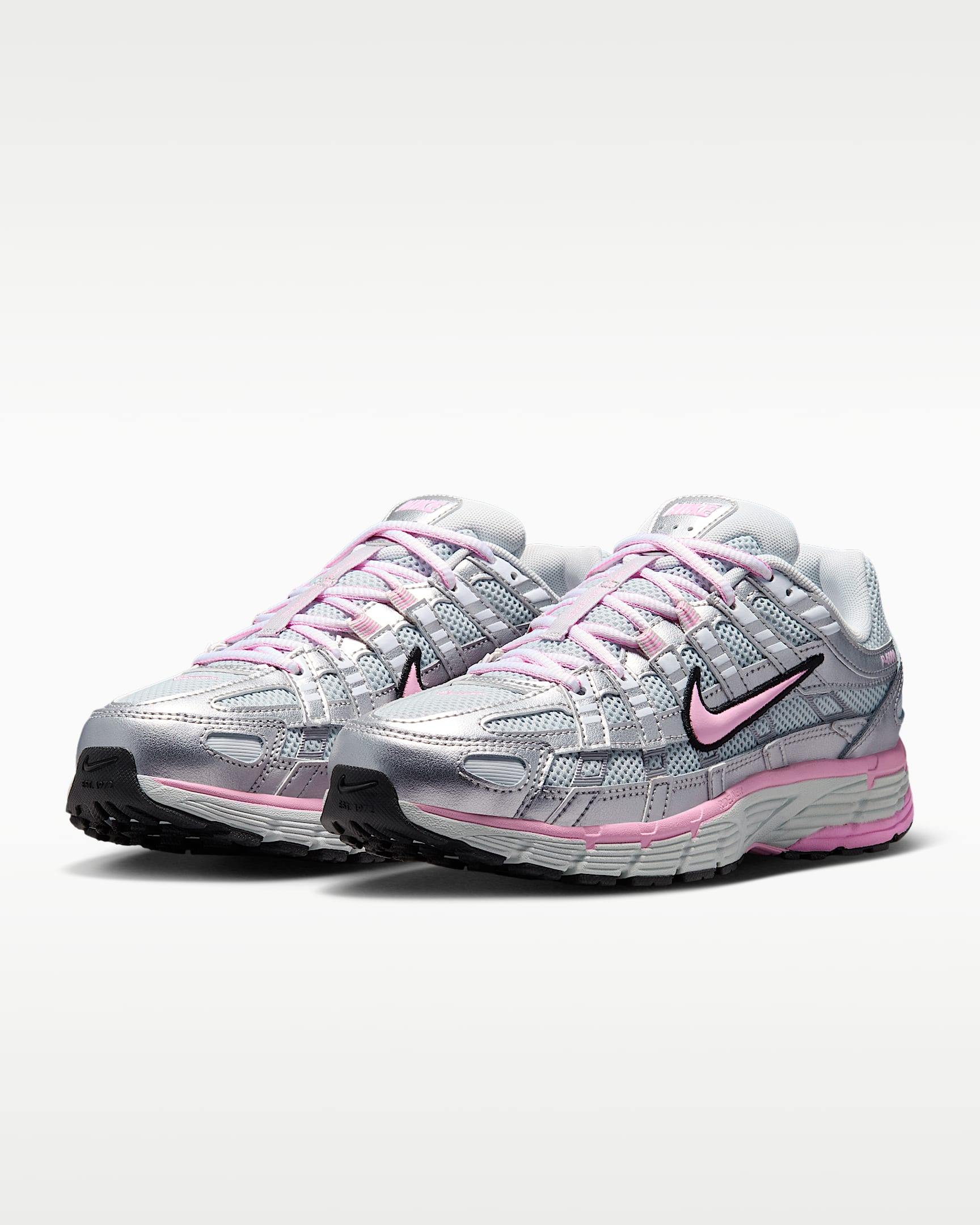 Nike P-6000 női cipő - Pure Platinum/Metallic Silver/Fekete/Pink Rise