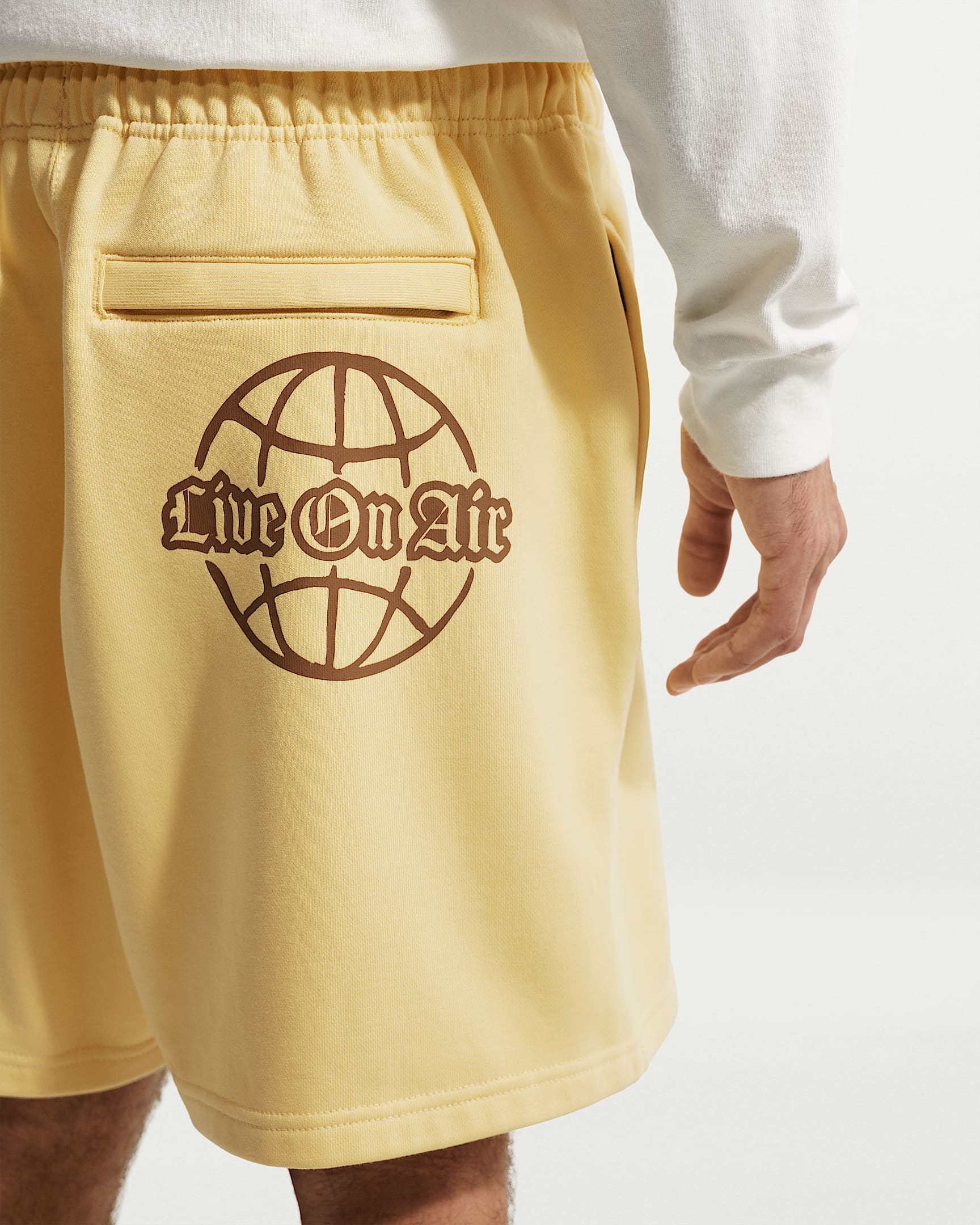 Short en tissu Fleece Nike Solo Swoosh pour homme - Soft Yellow