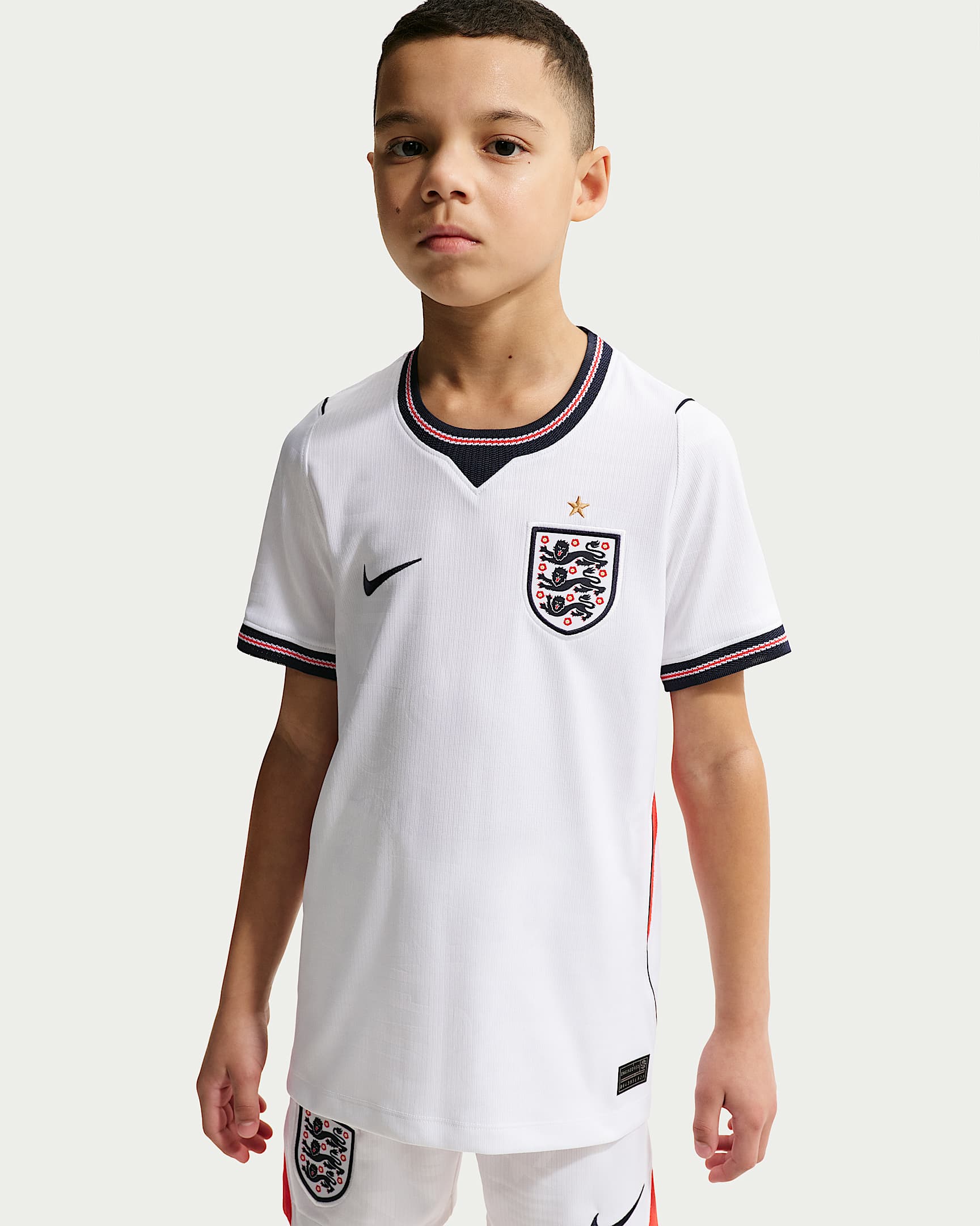 イングランド ナショナルチーム 2026 スタジアム ホーム ジュニア ナイキ Dri-FIT サッカー ユニフォーム トップス - ホワイト/スピードレッド/オブシディアン/オブシディアン