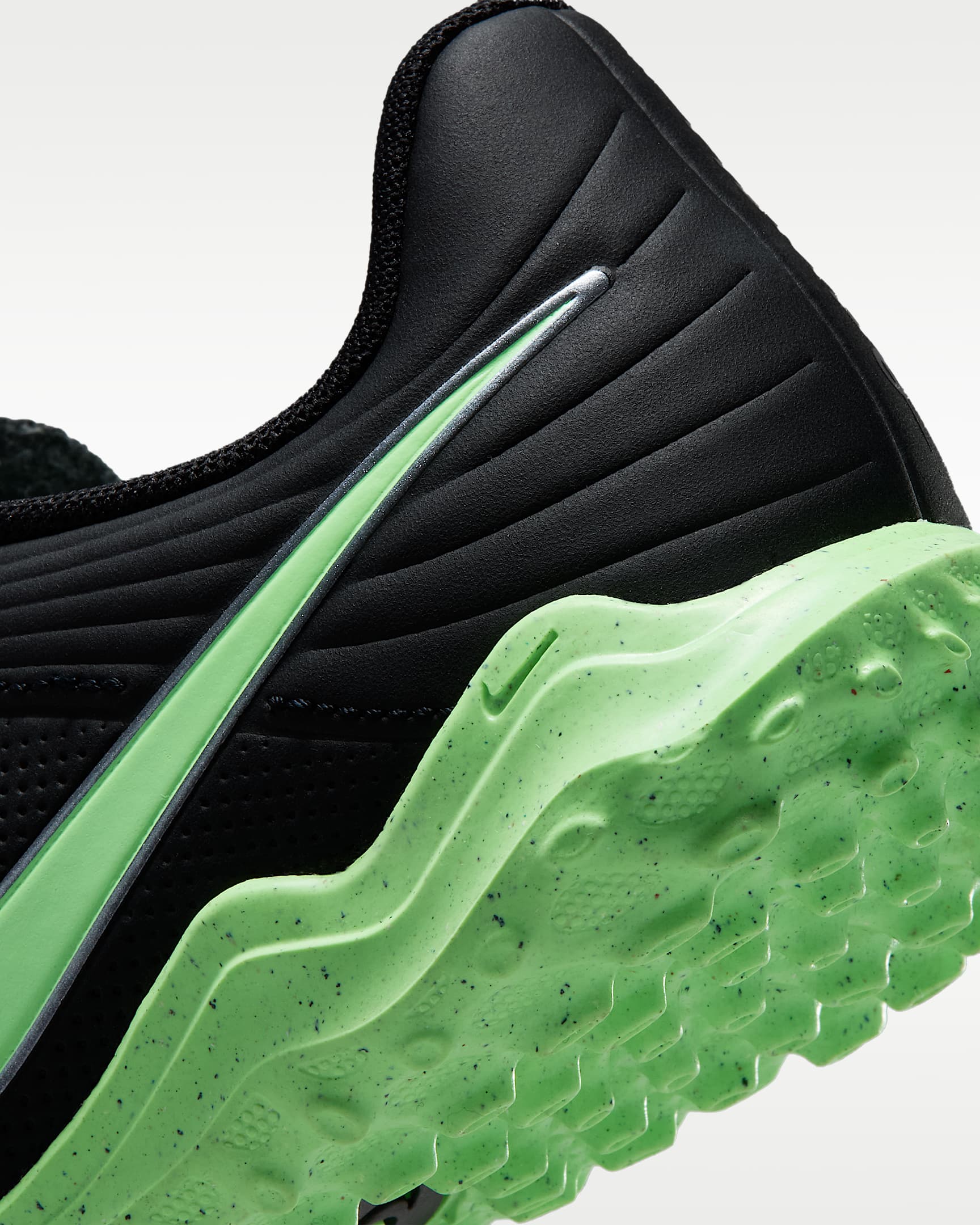 Nike Jr. Tiempo Maestro Club Low Top-fodboldsko til grus til større børn - sort/sort/Illusion Green