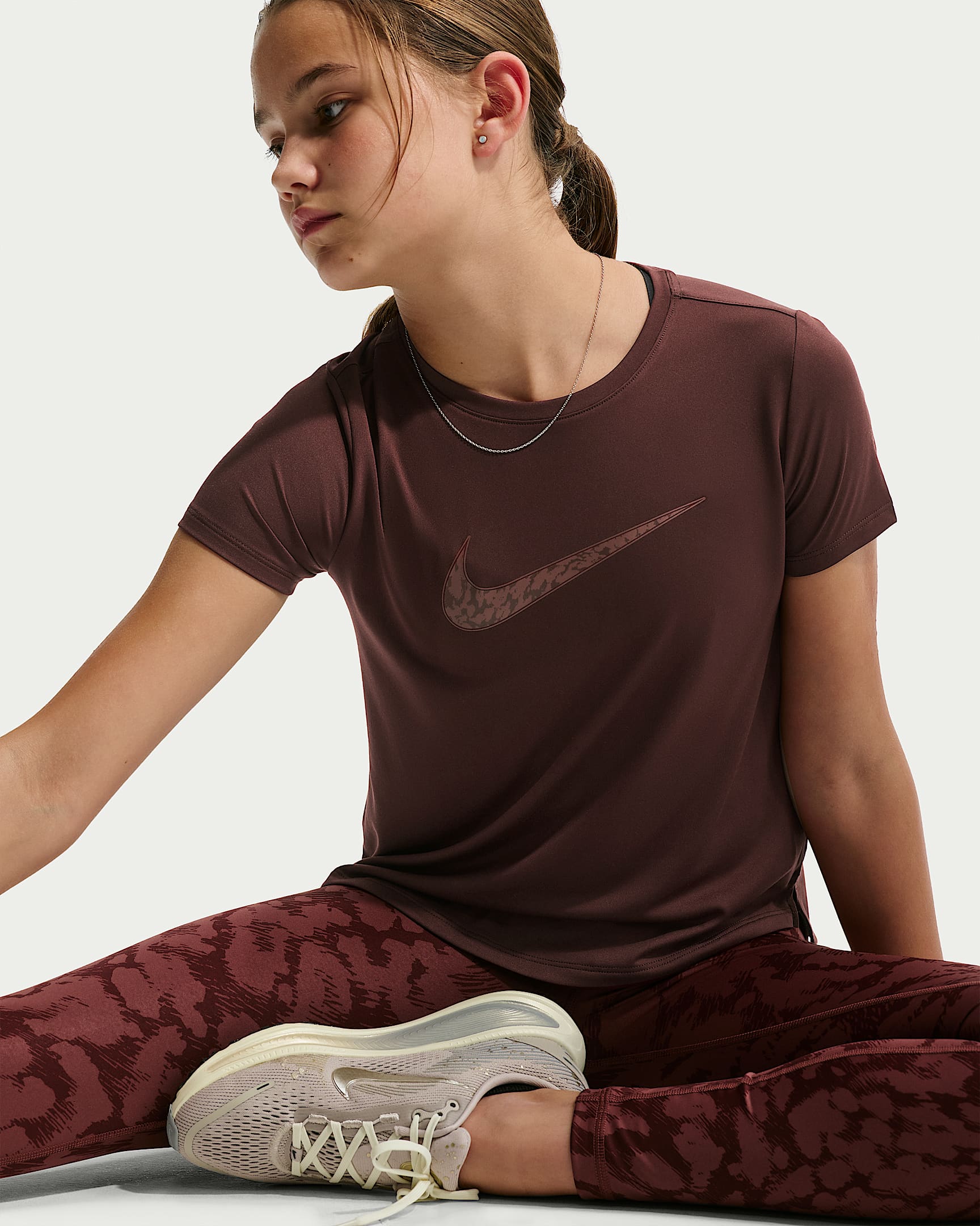 Playera para niña talla grande Nike Pro - Dátil místico