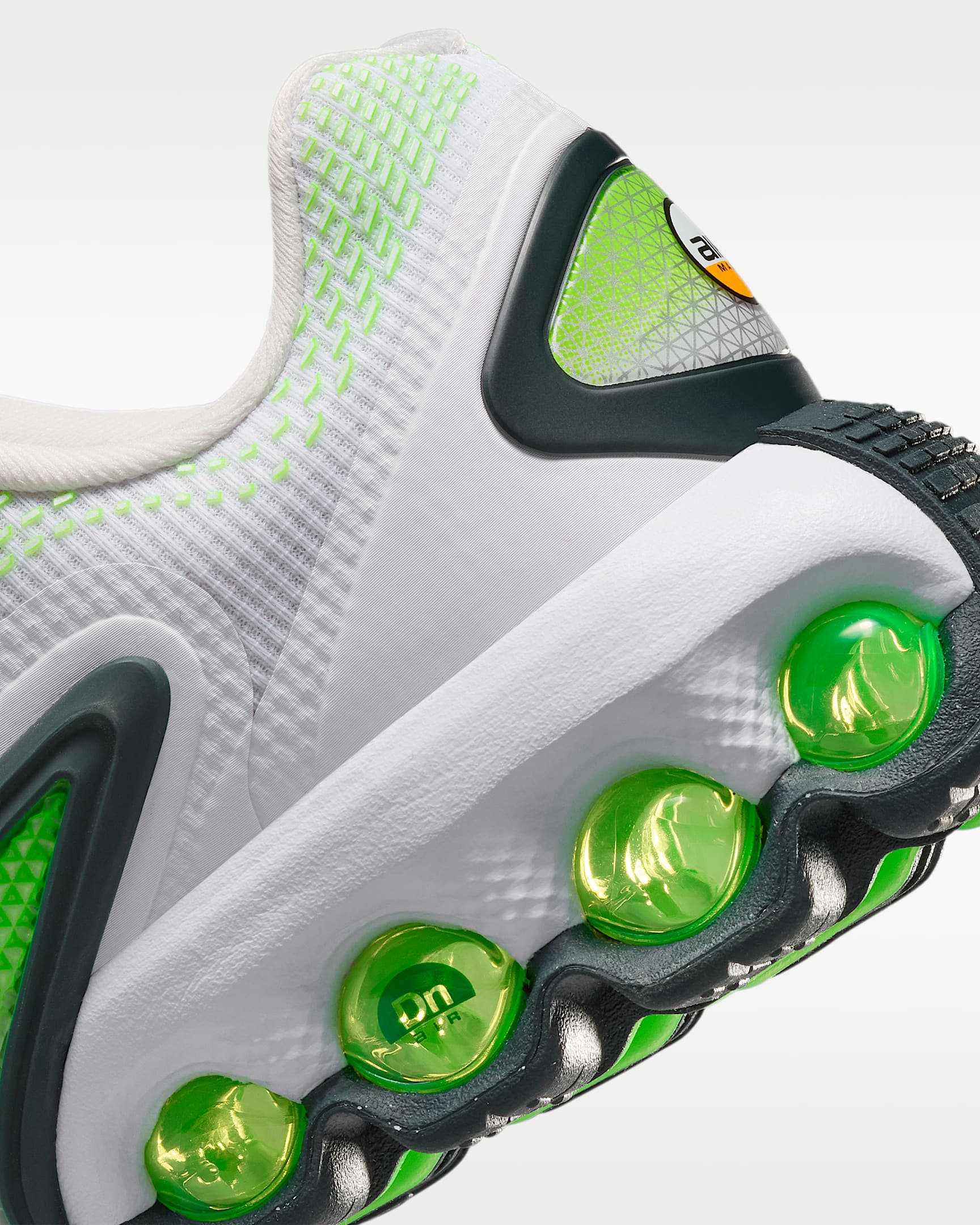 Tenis para niños grandes Nike Air Max Dn - Tinte platino/Verde strike/Blanco/Alga