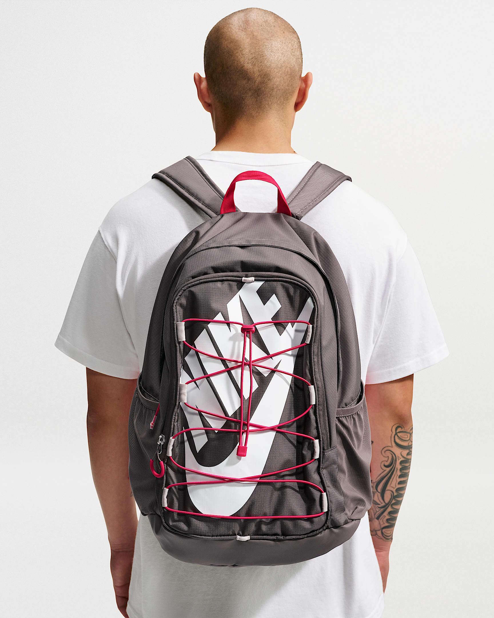 Nike Hayward 背包 (26 公升) - Cave Stone/Tropical Pink/白色