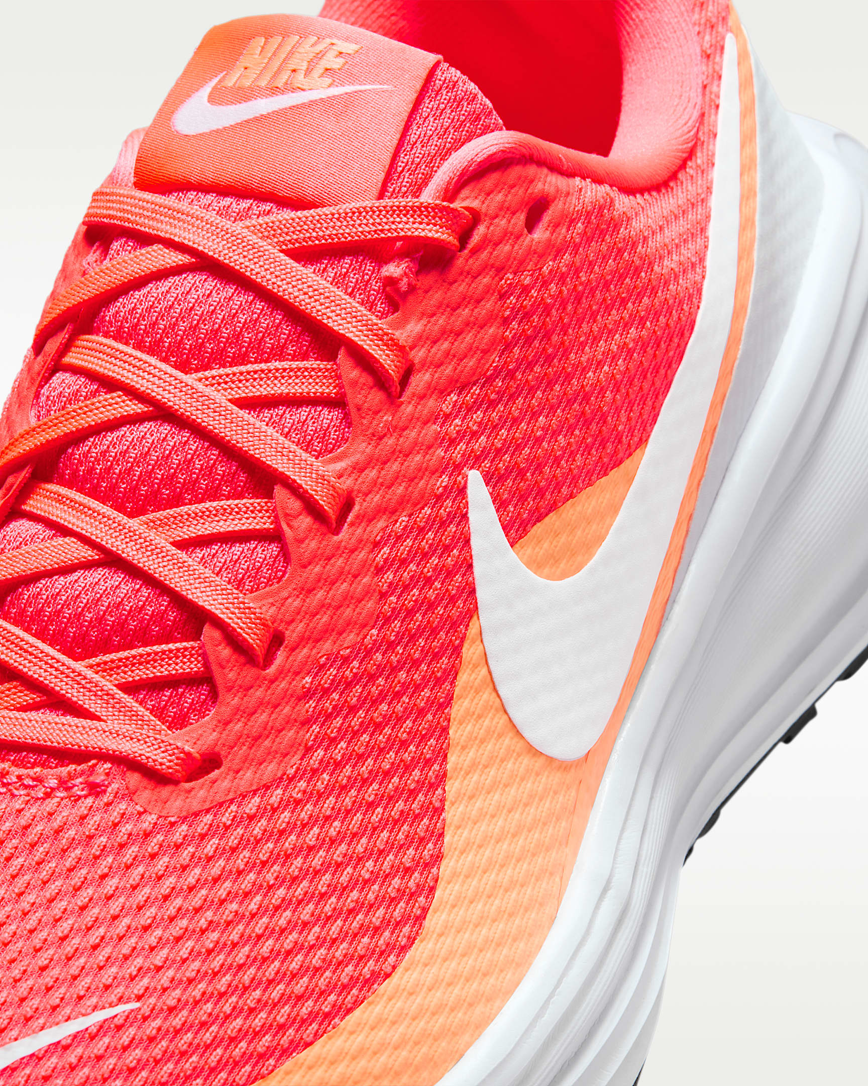 Nike Revolution 8 女款路跑鞋 - Hot Lava/Orange Pulse/黑色/白色