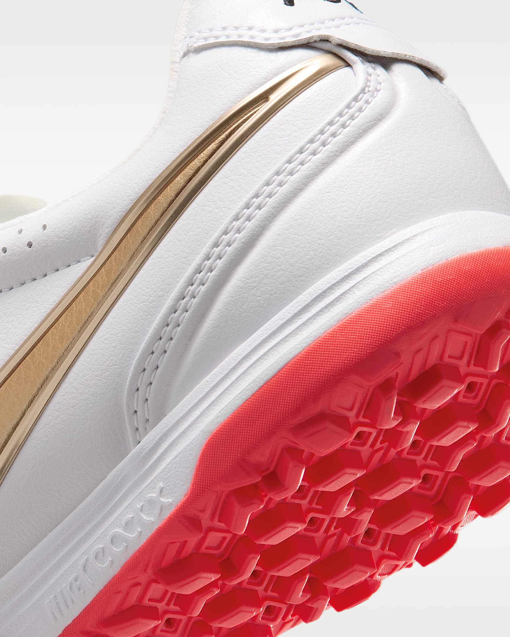 รองเท้าฟุตบอลไม่หุ้มข้อสำหรับพื้นสนามหญ้าเทียมสั้น Nike Tiempo Ligera Pro - ขาว/Bright Crimson/Blur