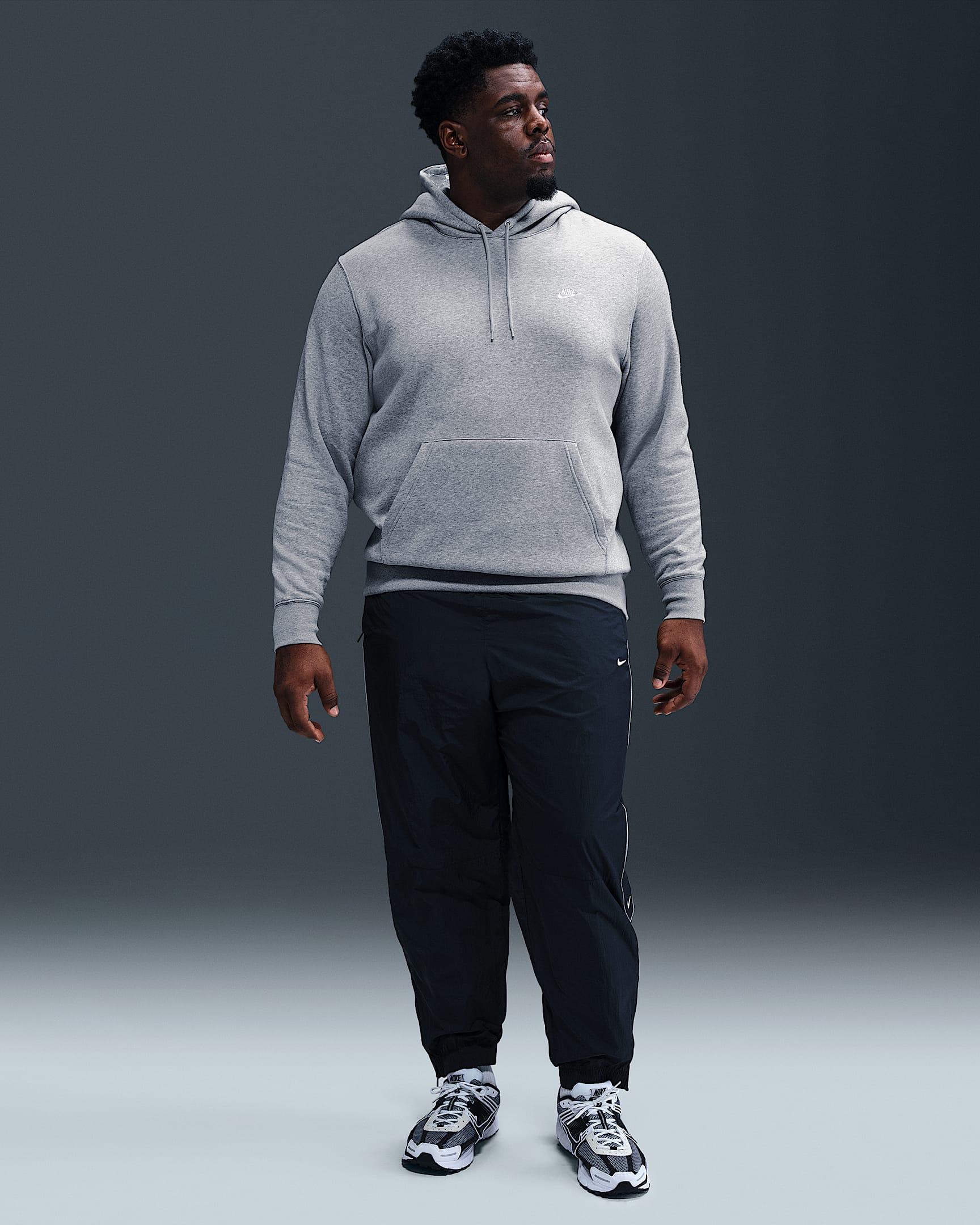 Nike Club fleecehettegenser til herre - Dark Grey Heather/Light Smoke Grey/Hvit