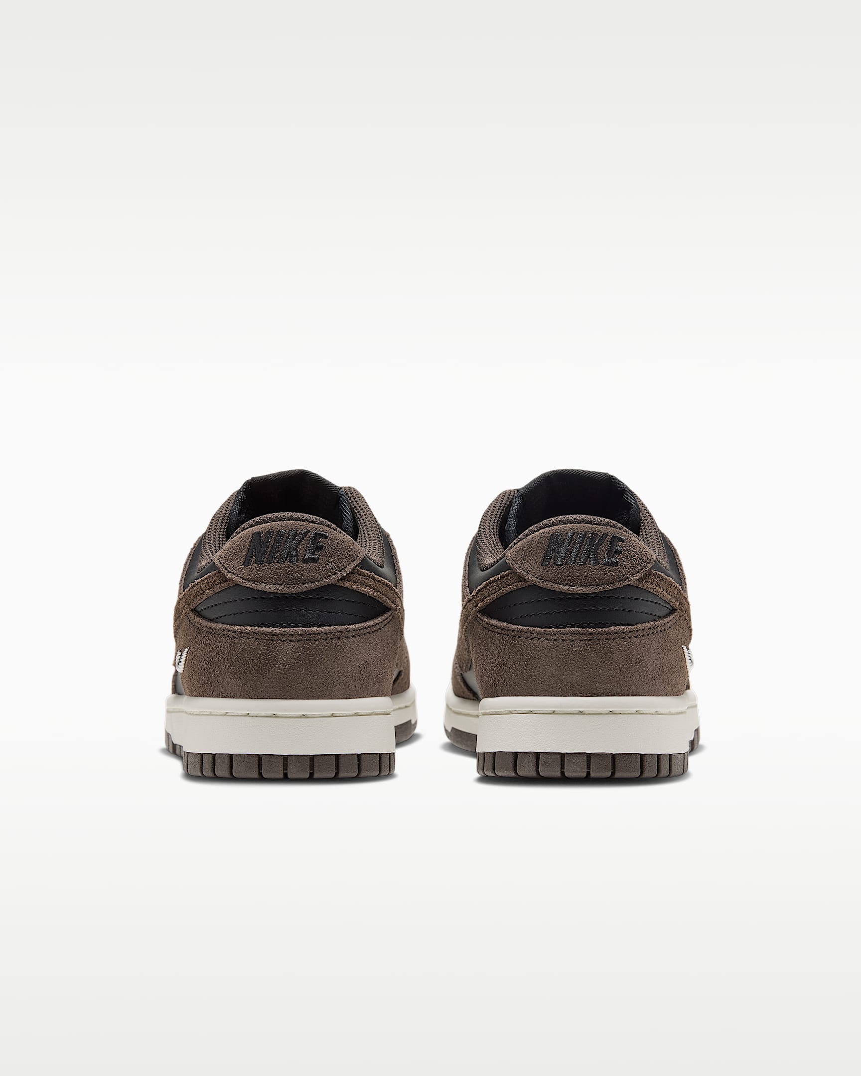 Chaussure Nike Dunk Low Suede pour femme - Noir/Sail/Metallic Silver/Baroque Brown