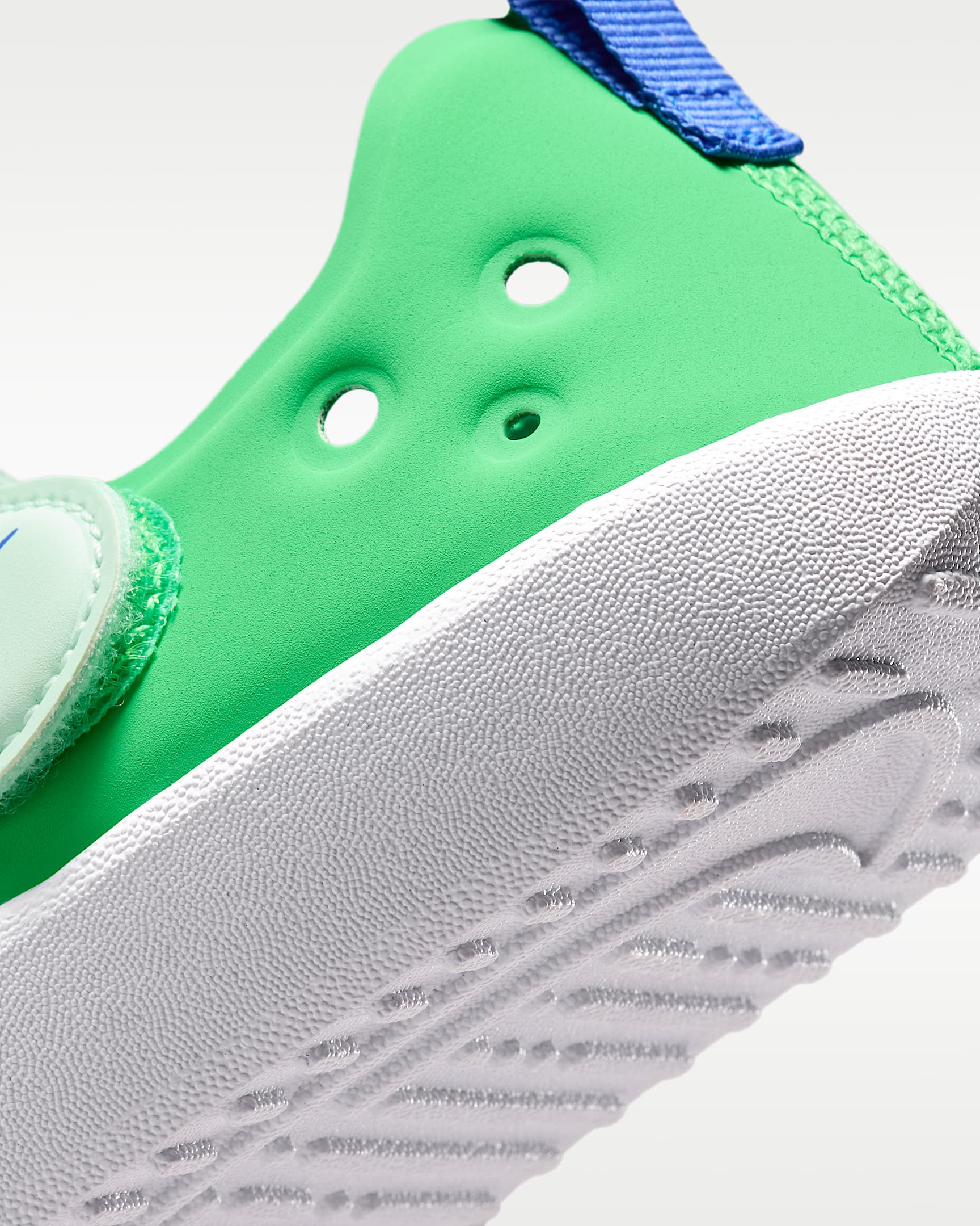 Nike Sunray Protect 4 Younger Kids' Sandals - Arctic Green/Green Spark/White/Racer Blue