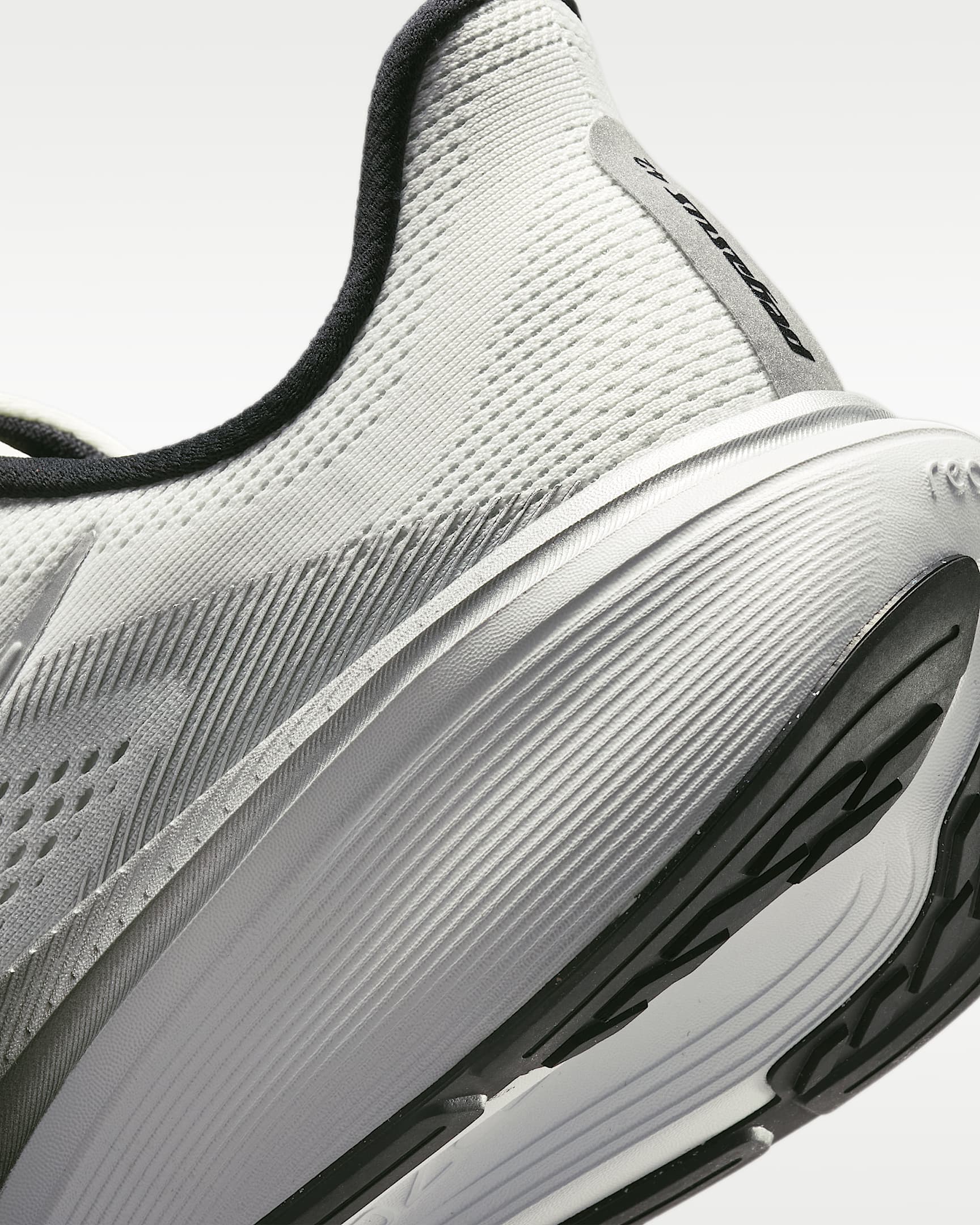 Sapatilhas de running em estrada Nike Pegasus 42 para homem - Branco Summit/Photon Dust/Preto/Prateado metalizado