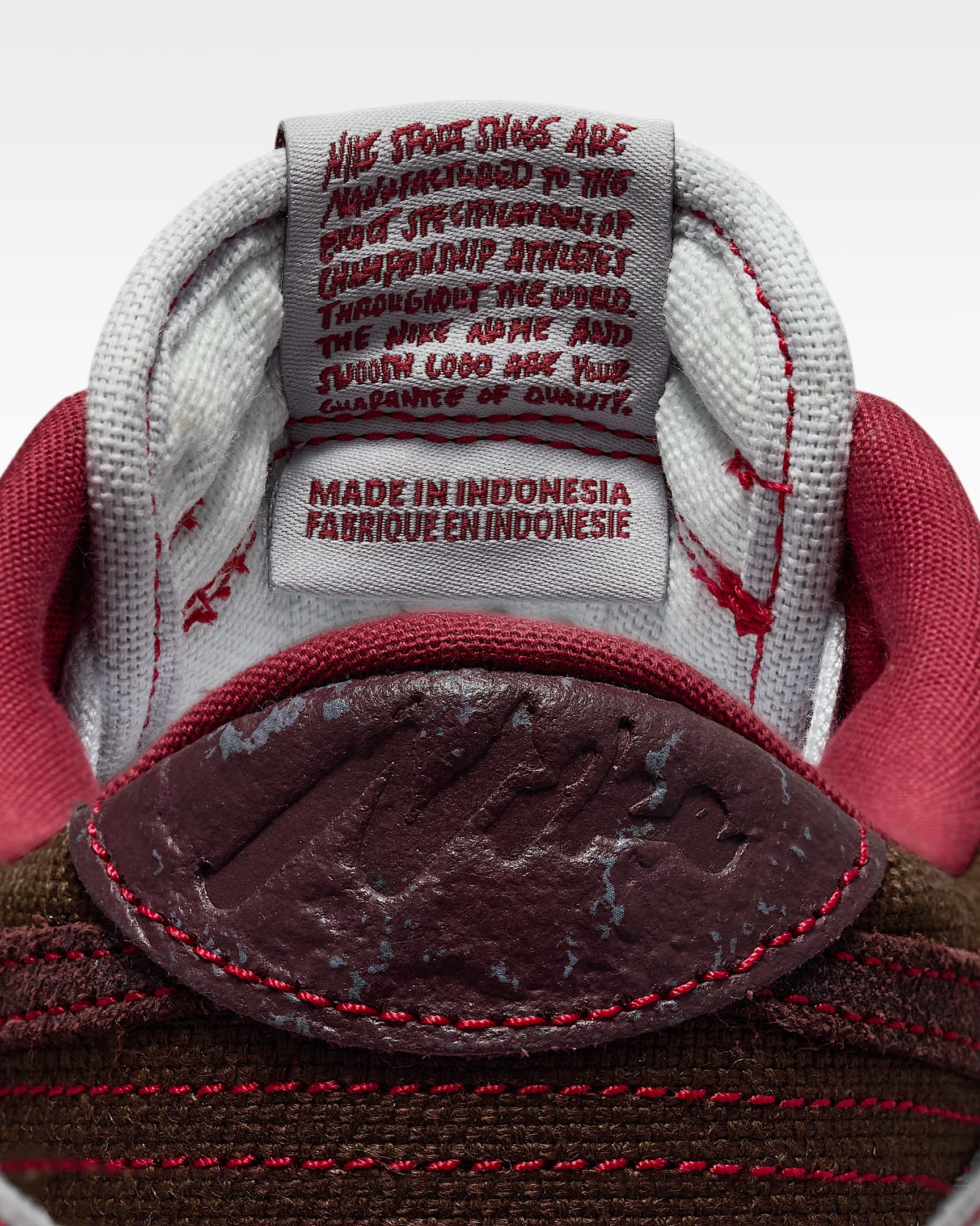 Nike Dunk Low Retro SE Schuh (Herren) - Pure Platinum/Wolf Grey/Team Red/Burgundy Crush
