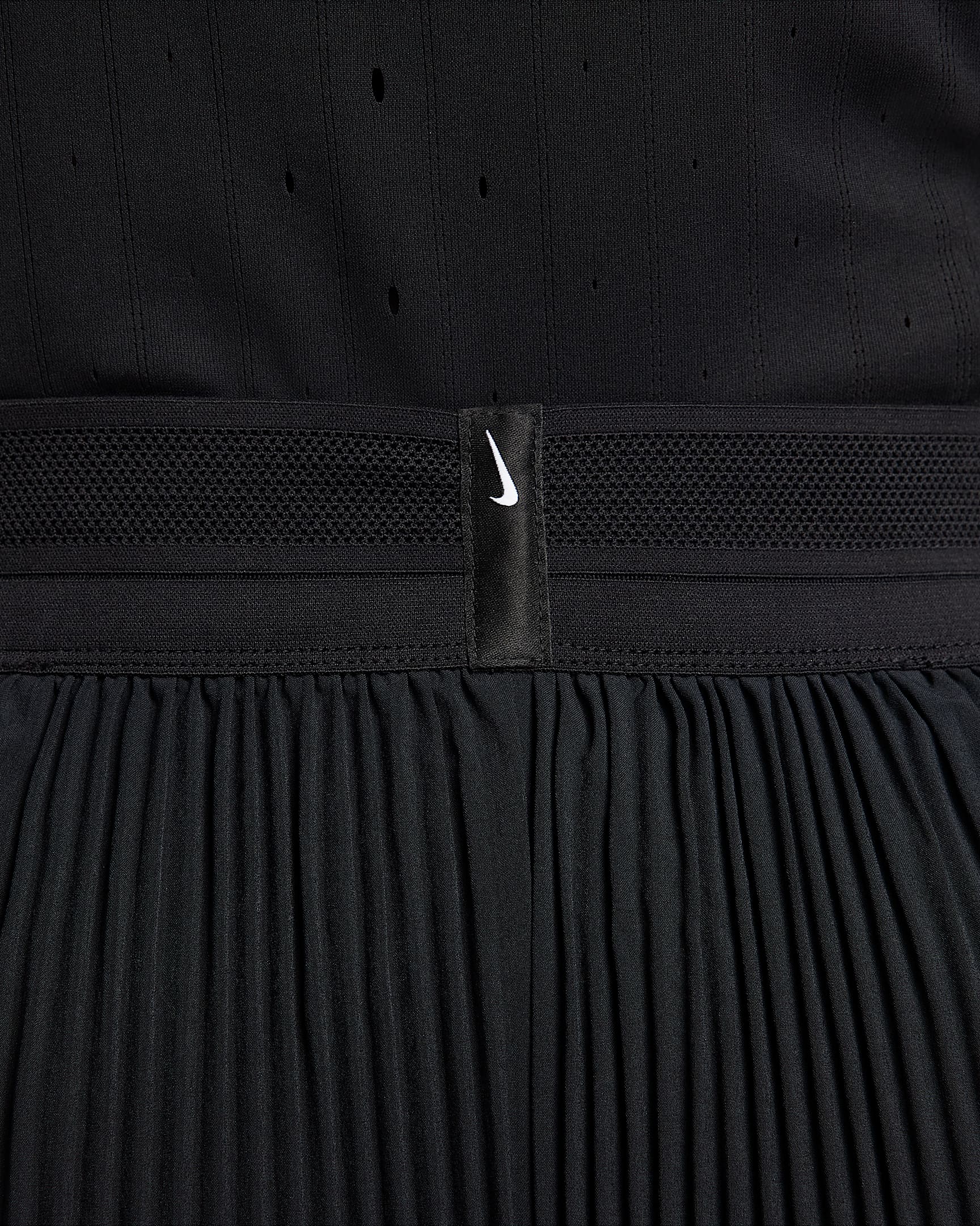 Nike AeroSwift Dri-FIT ADV Laufshorts mit mittelhohem Bund und Innenslip (Damen, ca. 7,5 cm) - Schwarz/Weiß