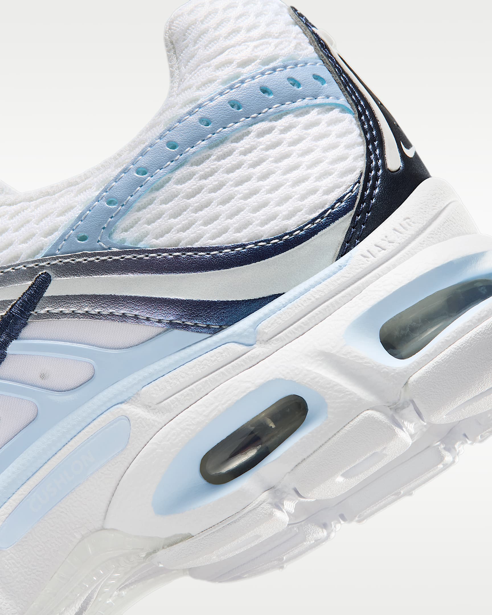 Chaussures Nike Air Max Moto 2K pour femme - Blanc/Metallic Silver/Midnight Navy/Hydrogen Blue