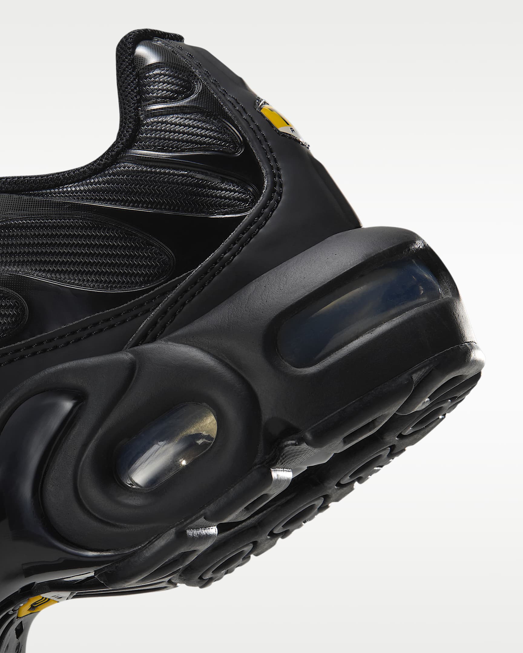Nike Air Max Plus SE Older Kids' Shoes - Black/Metallic Silver/Iron Grey