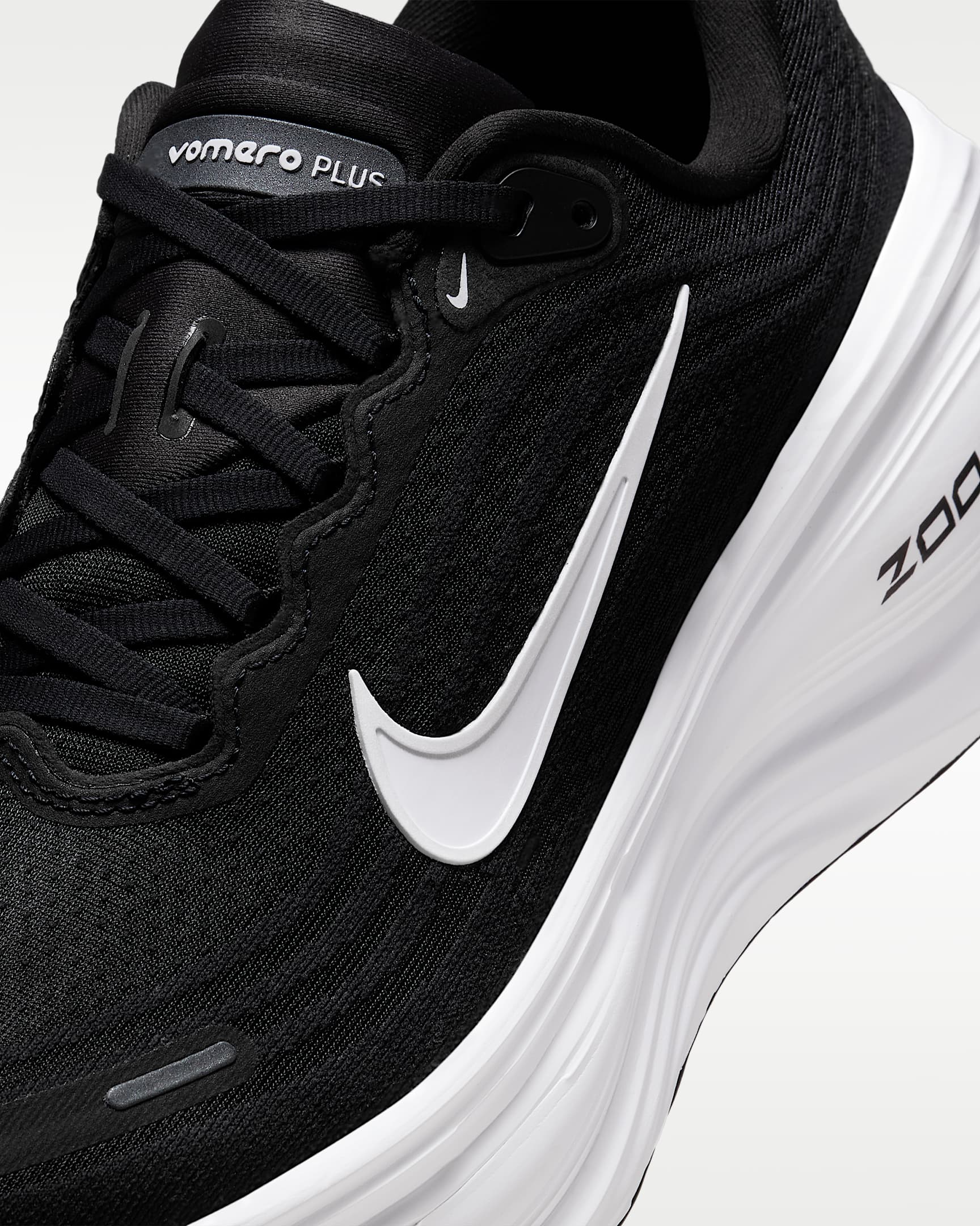 Nike Vomero Plus Straßenlaufschuh (Herren) - Schwarz/Cool Grey/Metallic Dark Grey/Weiß