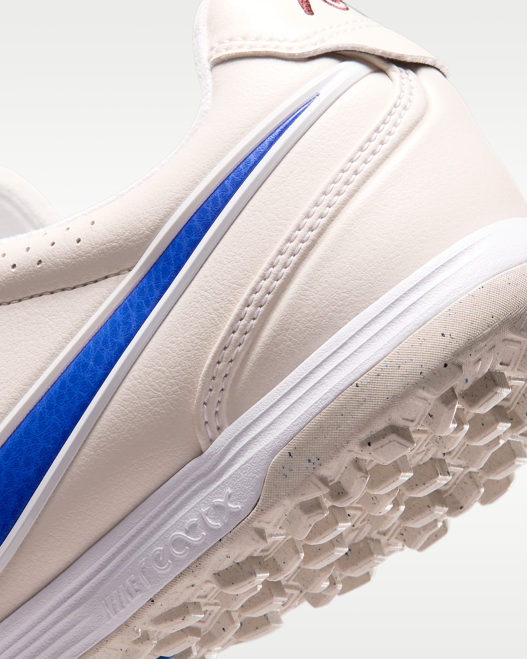 Nike Tiempo Ligera Pro Düşük Bilekli Halı Saha Kramponu - Chalk/Beyaz/Racer Blue