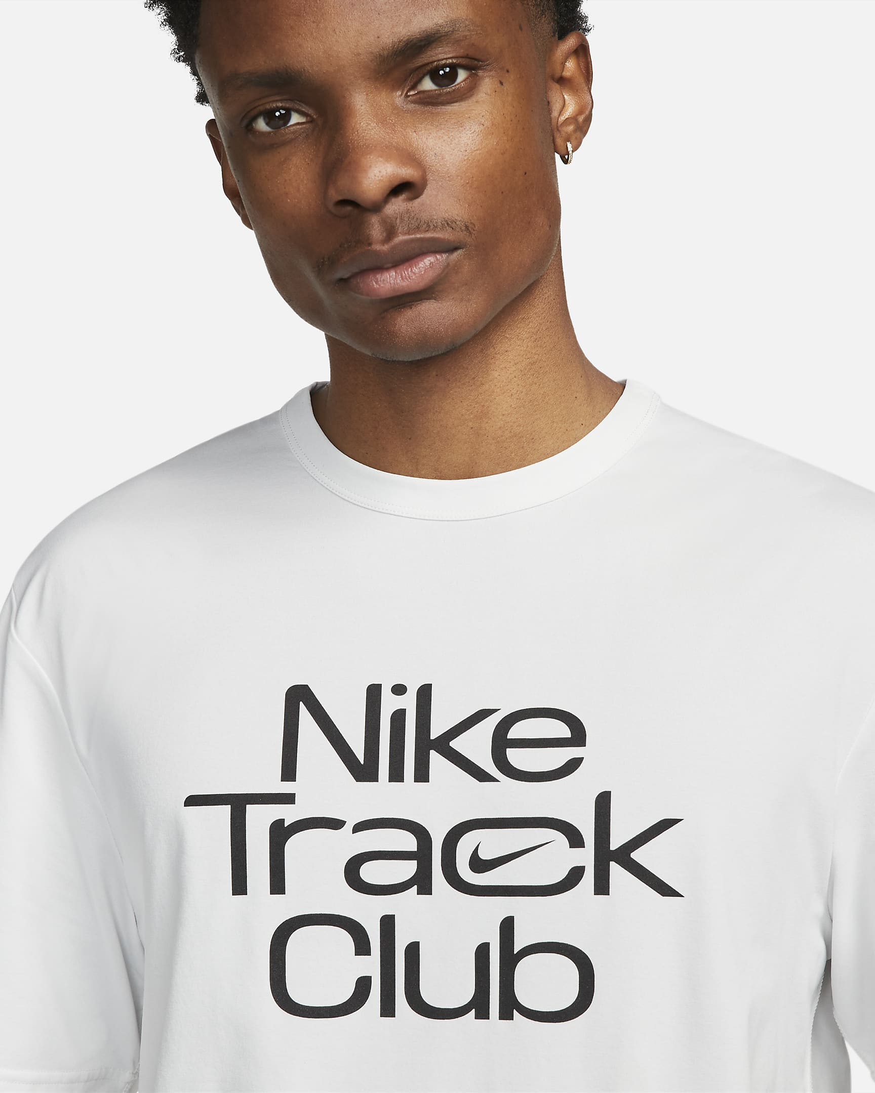 Kortärmad löpartröja Nike Track Club DriFIT för män. Nike SE