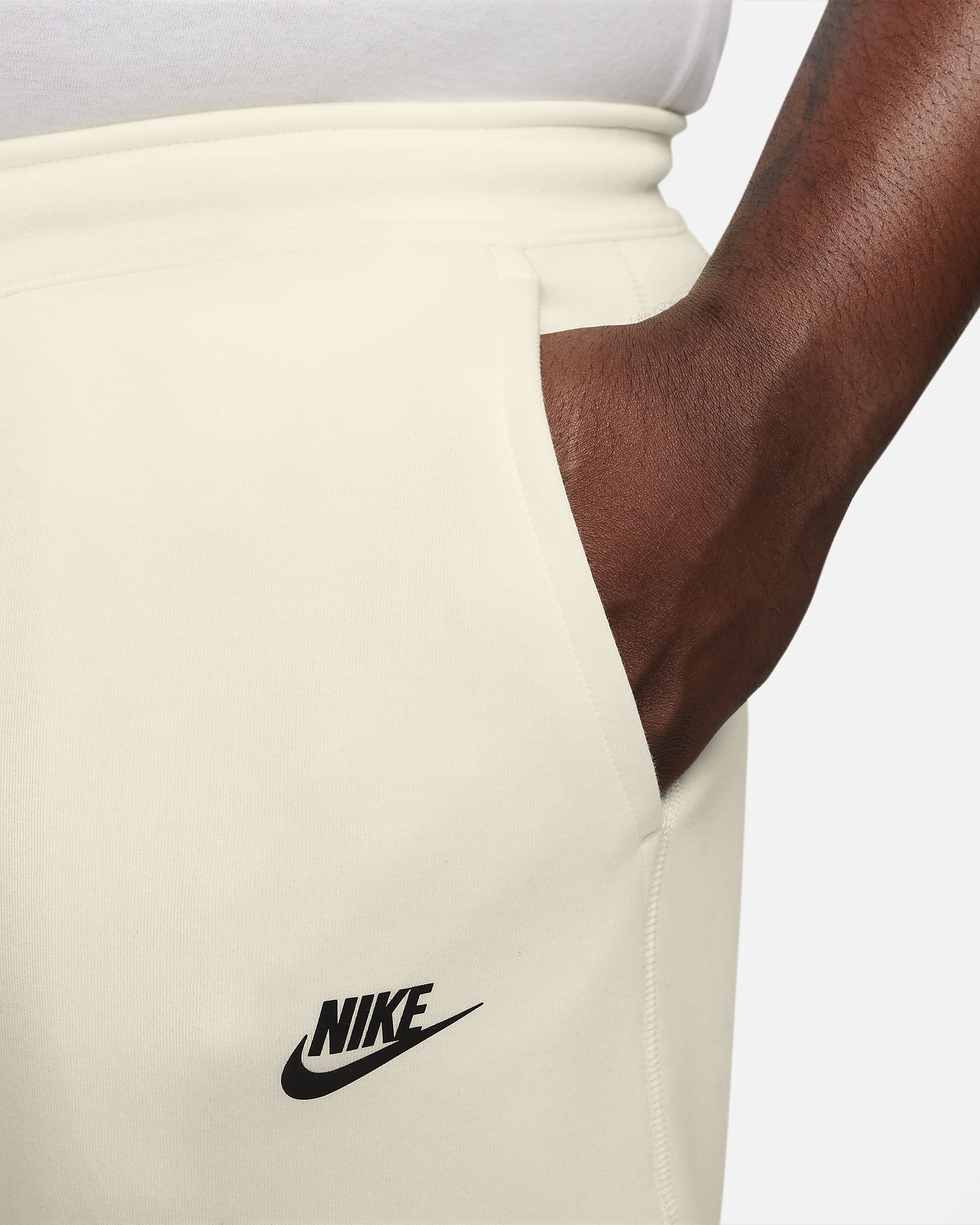Nike Sportswear Tech Fleece férfi szabadidőnadrág - Coconut Milk/Fekete