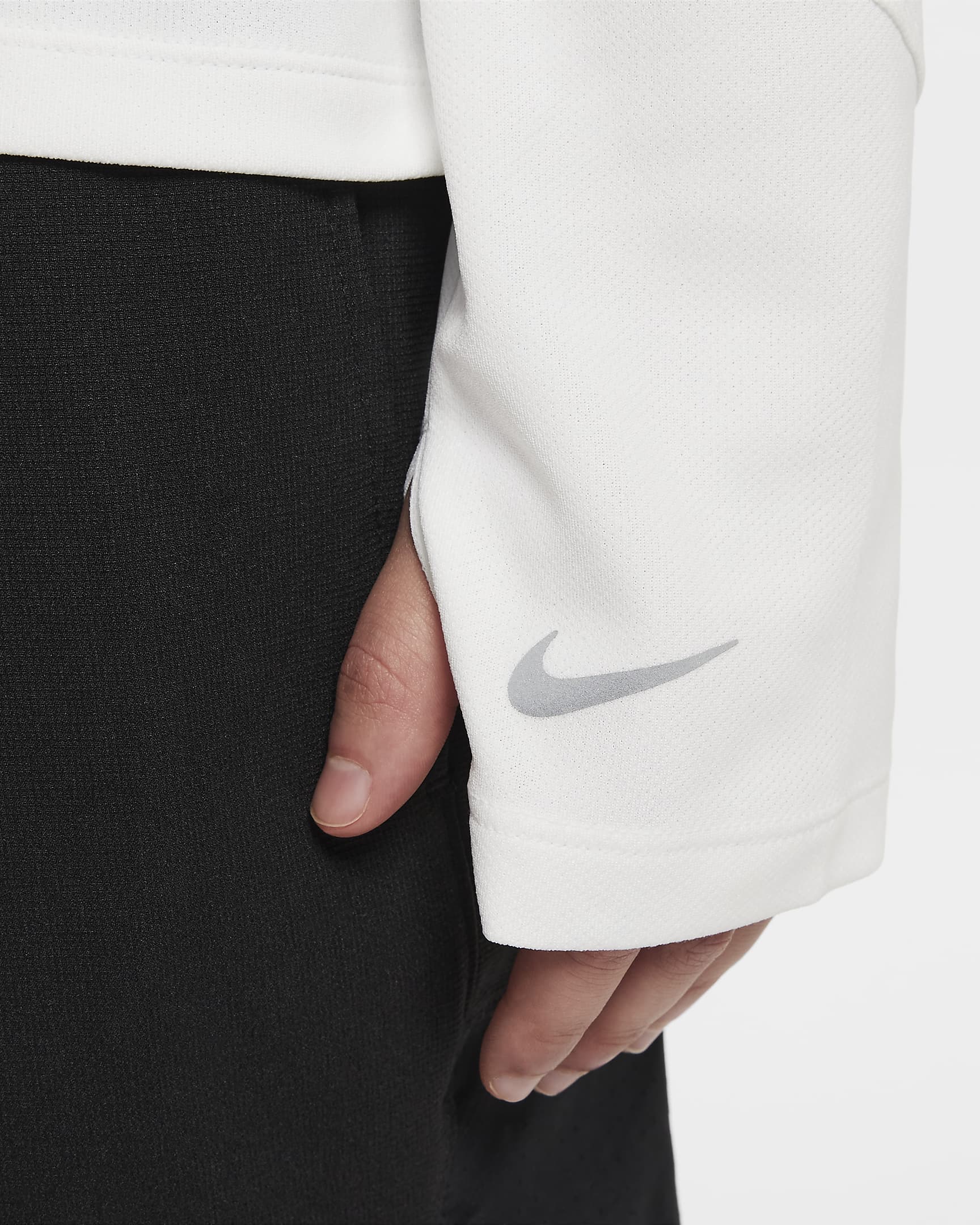 Nike Multi hosszú ujjú, rövid cipzáras Dri-FIT felső nagyobb gyerekeknek (fiúknak) - Fehér