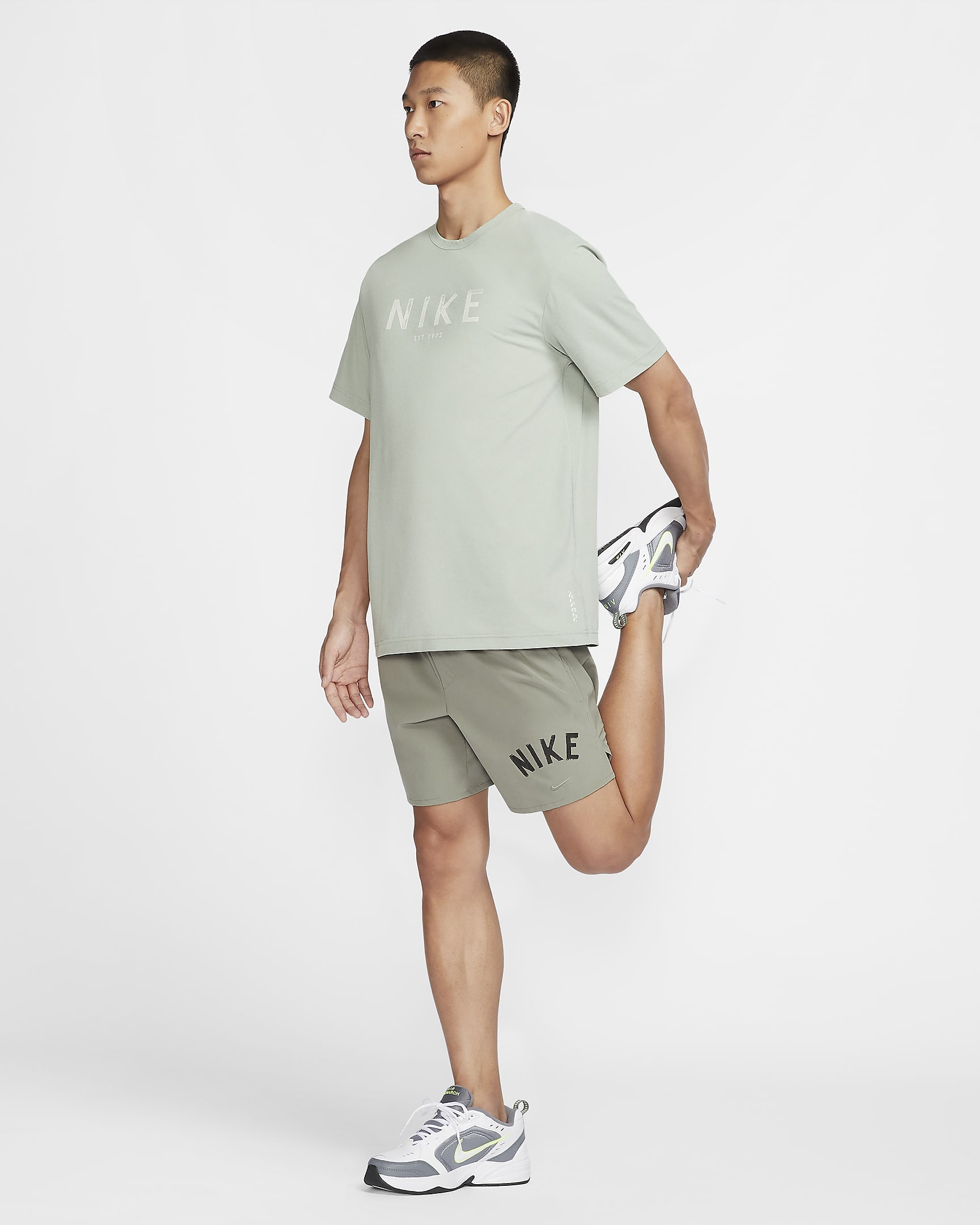 Nike Hyverse Men's Dri-FIT UV Short-Sleeve Top - Jade Horizon/Pale Ivory/Cargo Khaki