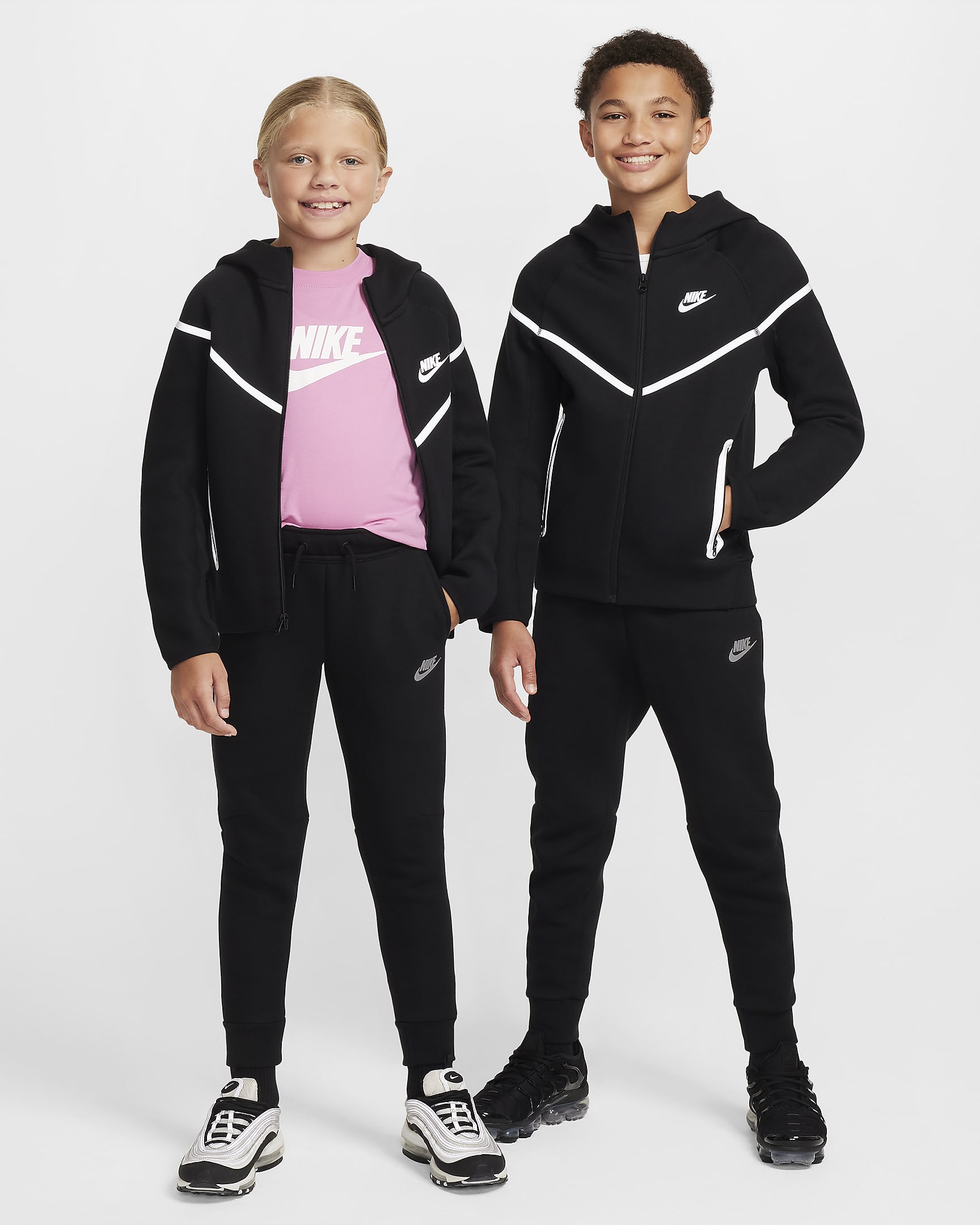 Reflexní běžecké kalhoty Nike Sportswear Tech Fleece pro větší děti - Černá