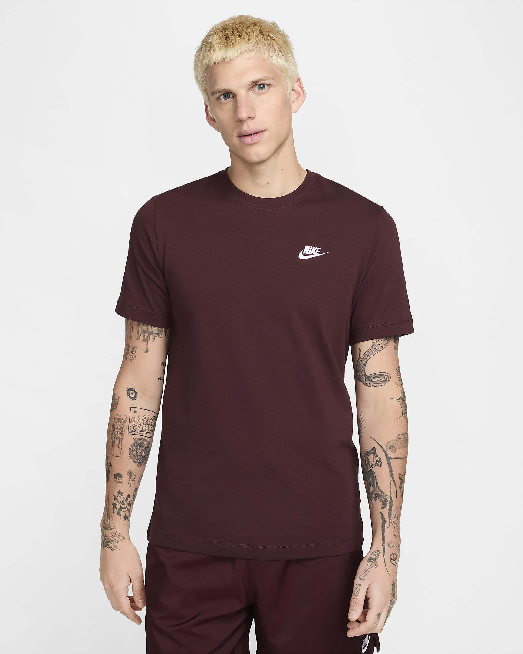 T-shirt Nike Sportswear Club pour Homme - Burgundy Crush