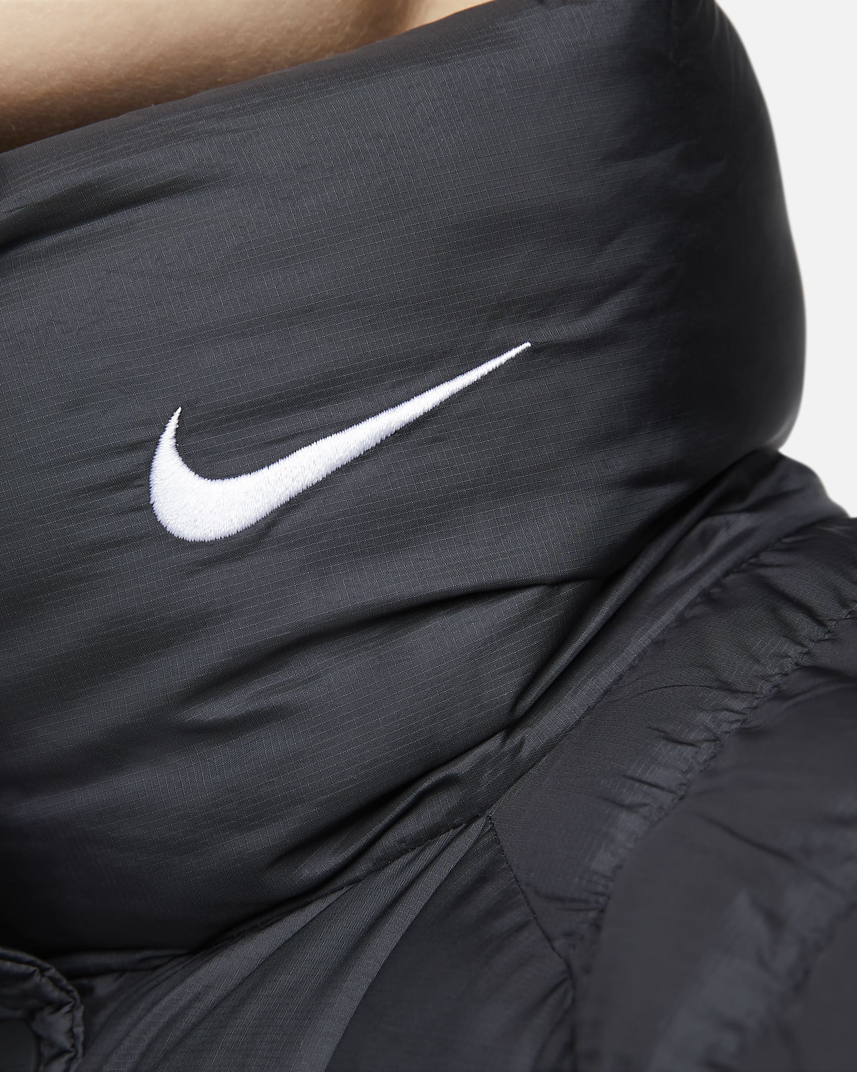 Nike Sportswear Swoosh Puffer PrimaLoft® Therma-FIT oversized damesparka - Zwart/Wit