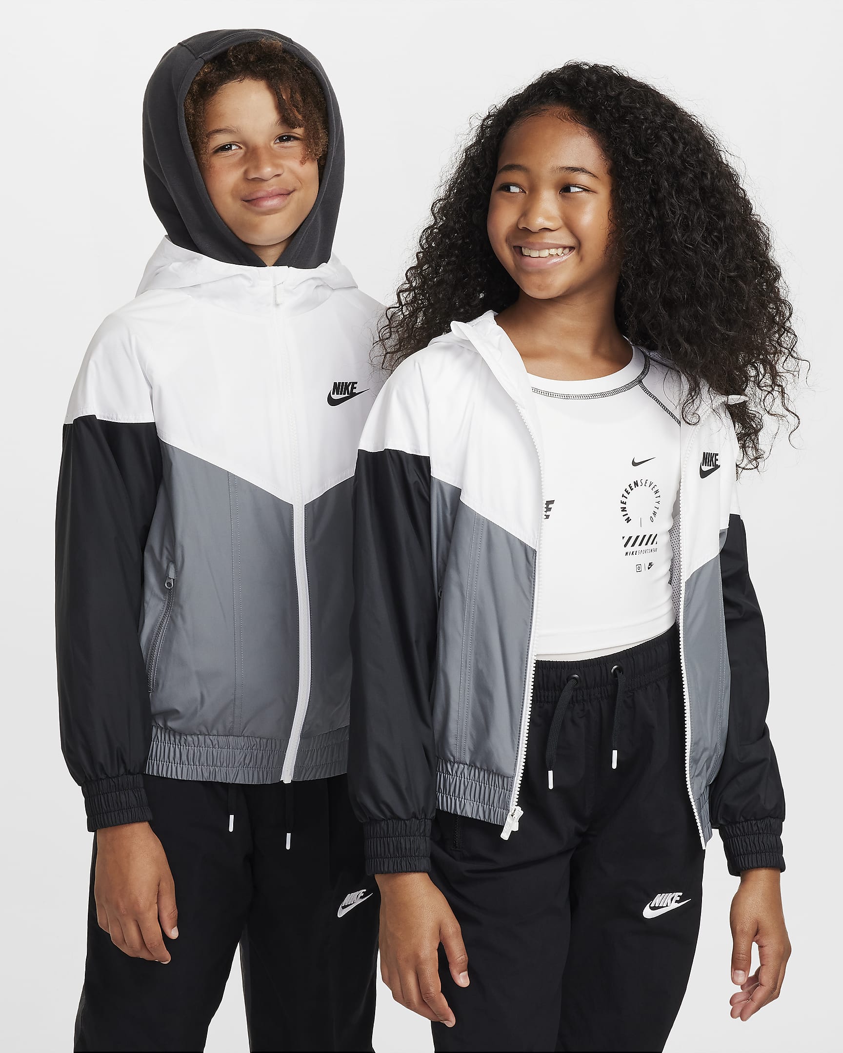 Nike Sportswear Windrunner Older Kids' Hooded Repel Jacket - White/Smoke Grey/Black/Black