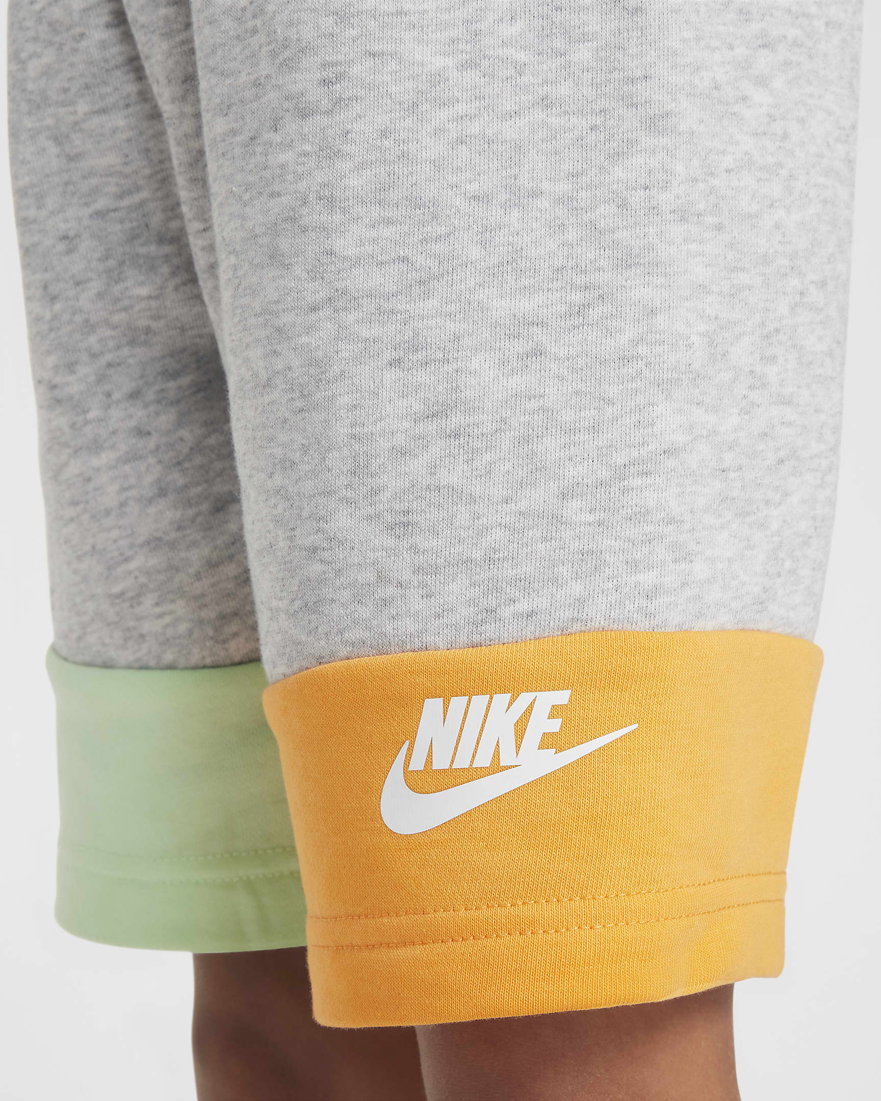 Conjunto de shorts para niños talla pequeña Nike KSA - Gris humo claro