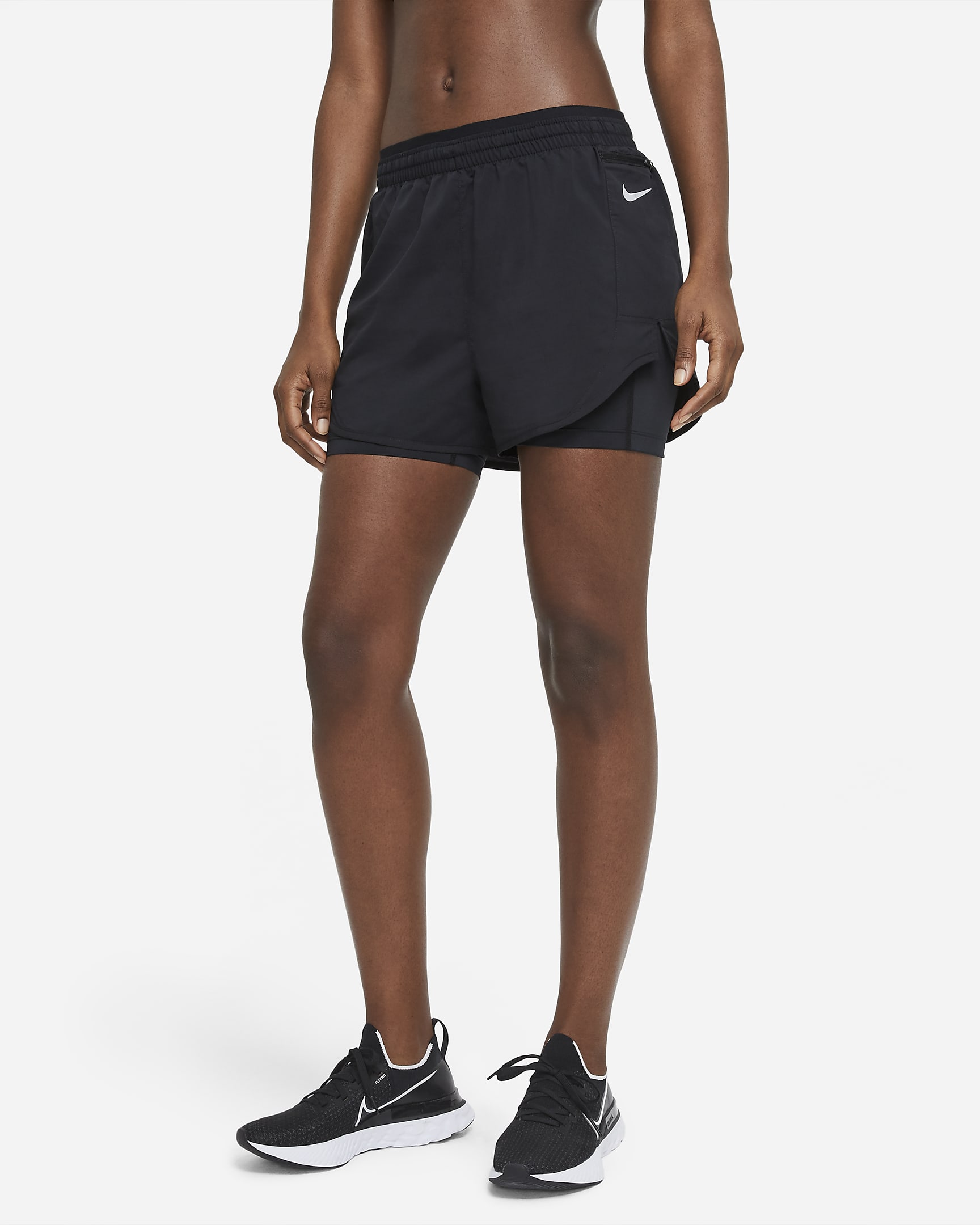 Nike Tempo Luxe 2-in-1-Laufshorts für Damen - Schwarz/Schwarz